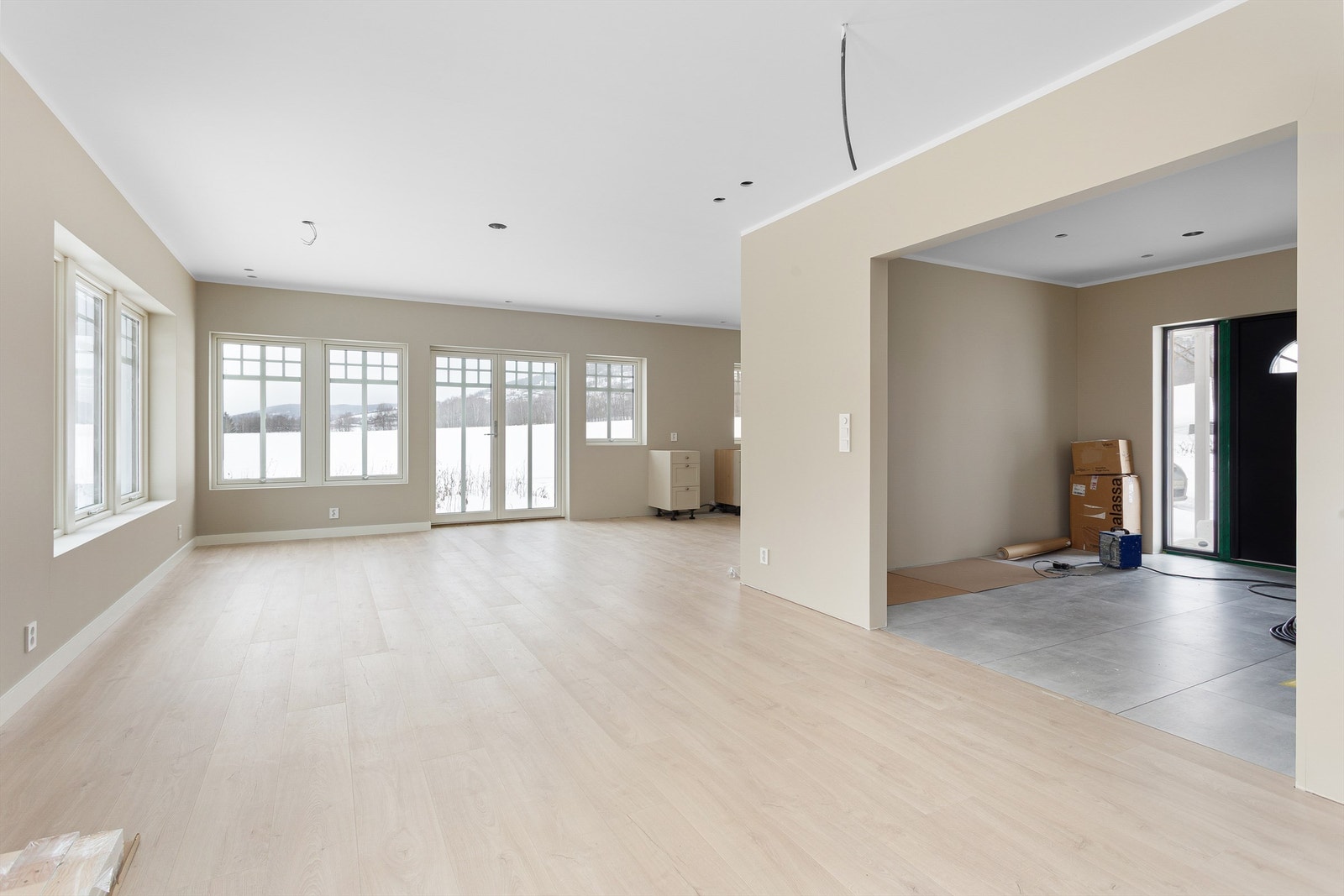 Den romslige planløsningen gir rikelig med plass for ulike møbleringssoner. Galleribilde