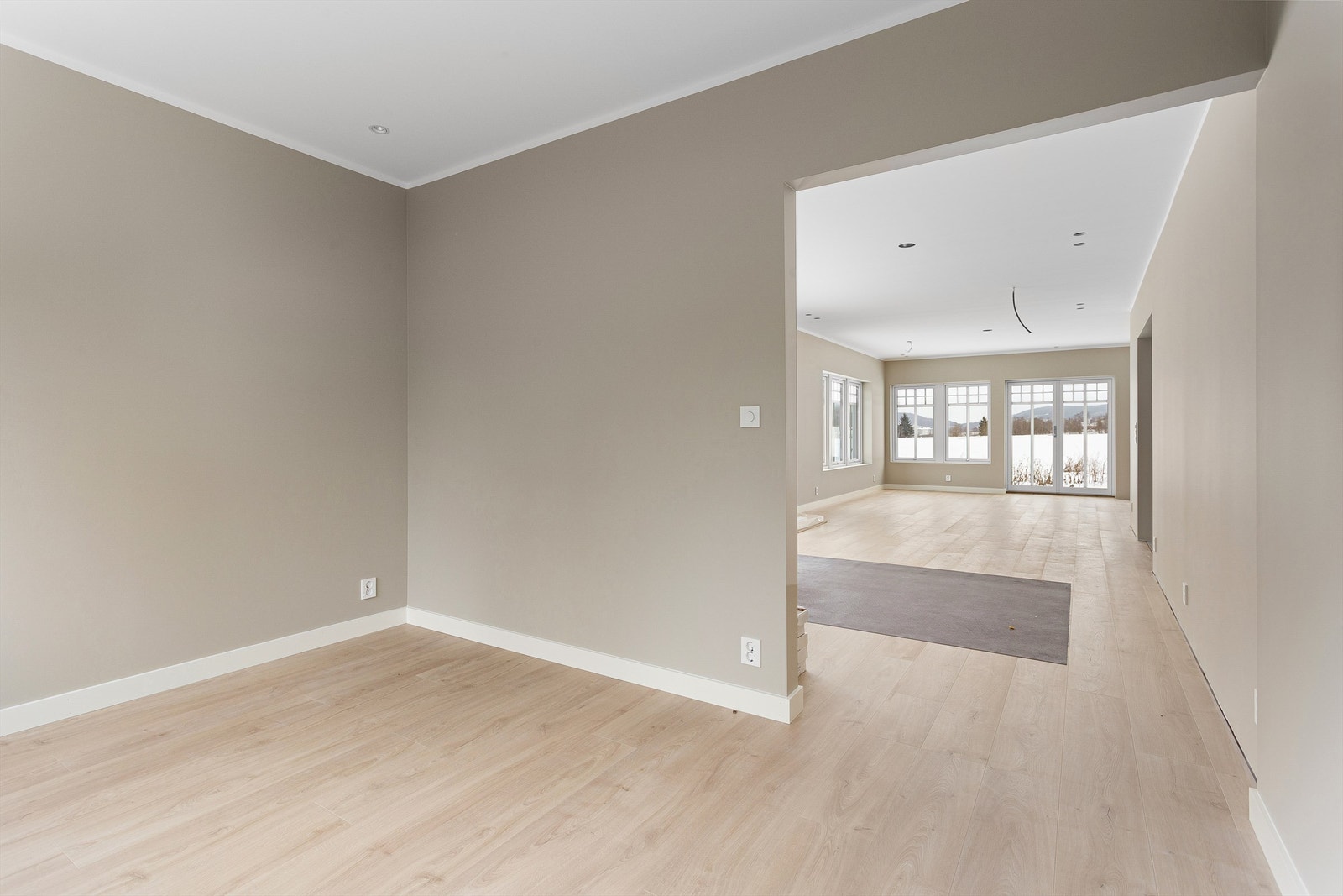 I tilknytning til stuen finnes en egen TV-stue, som gir ekstra fleksibilitet. Galleribilde