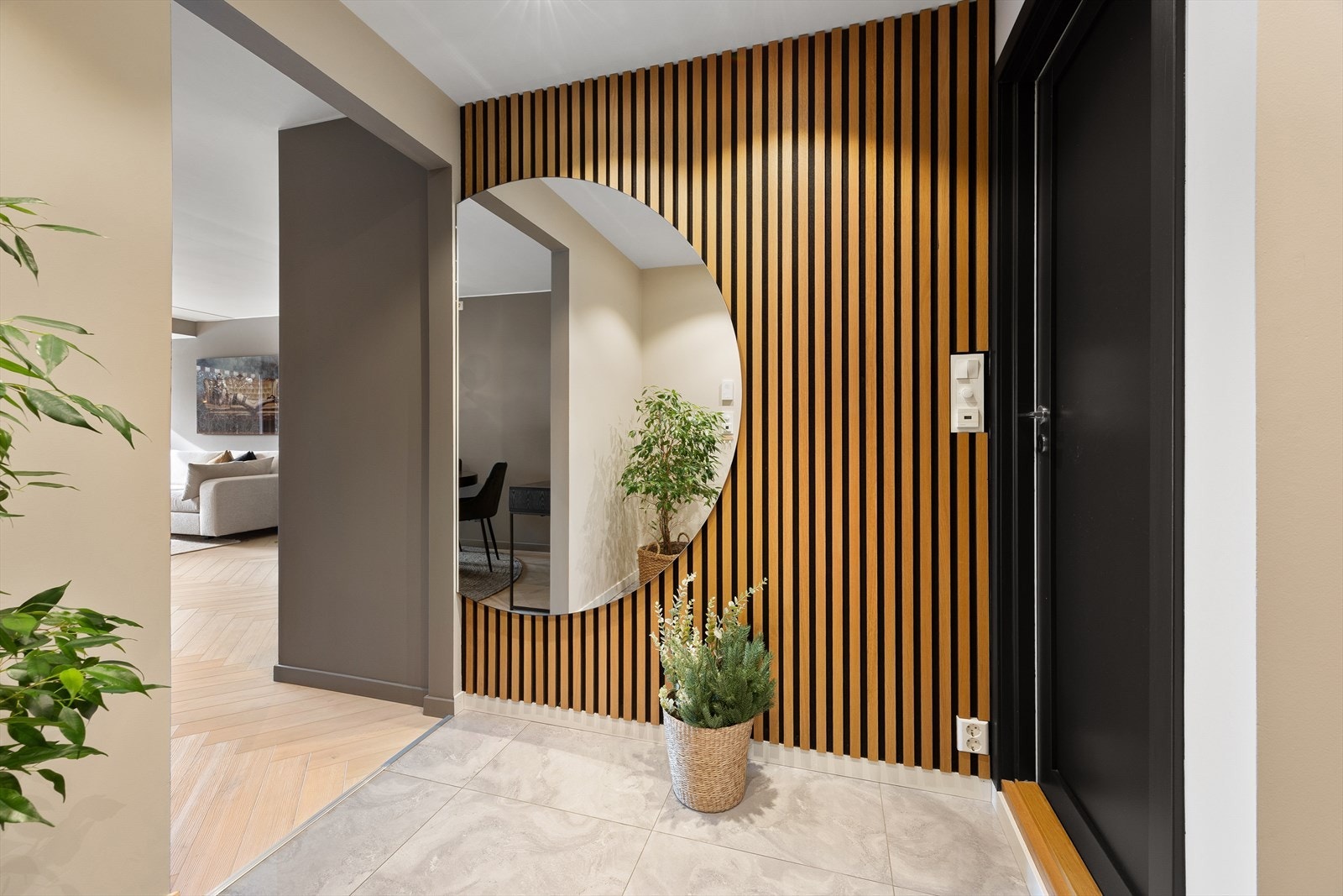 Du har heisadkomst direkte fra felles garasjekjeller til leilighetsplan, noe som betyr at du alltid kommer tørrskodd rett hjem uten å måtte gå en eneste trapp. Galleribilde