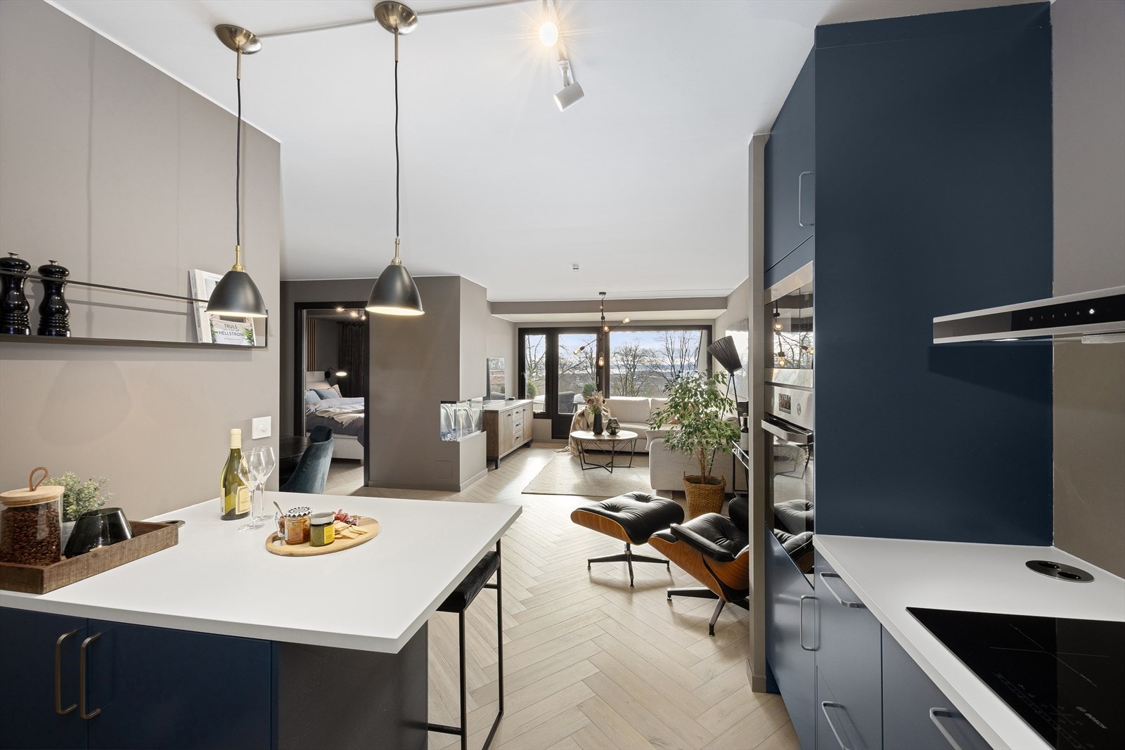 Fra leilighetsplan har du heisadkomst ned til egen garasjeplass. Galleribilde