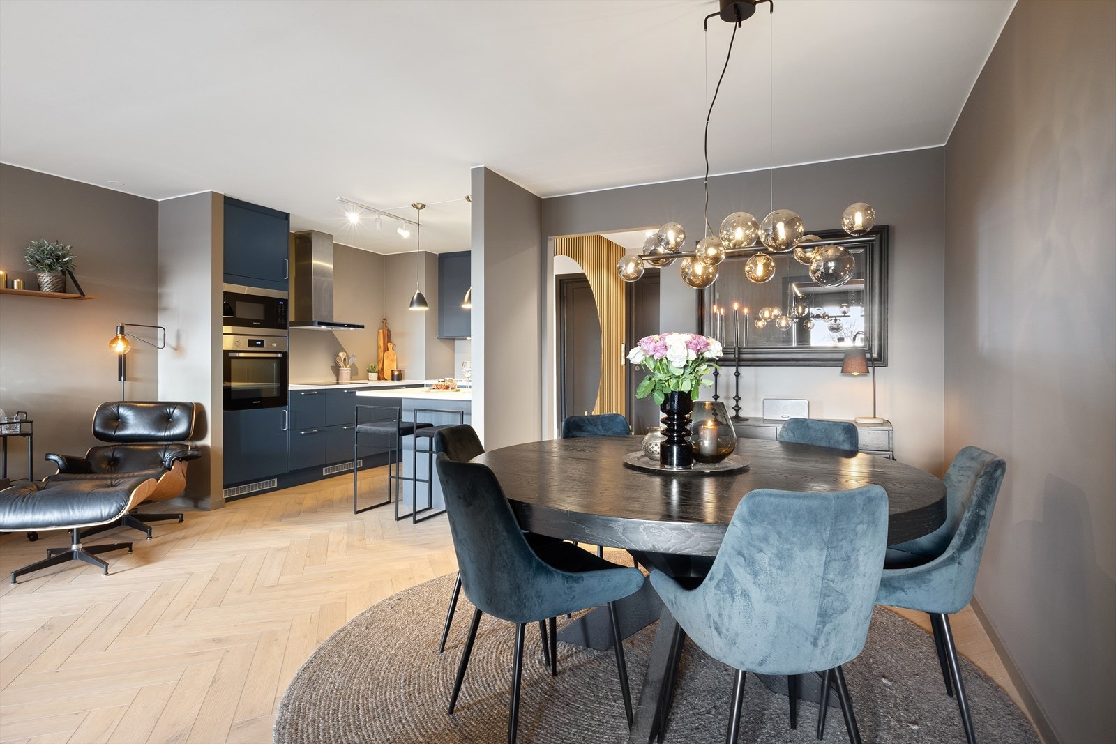 Spisestue. Galleribilde