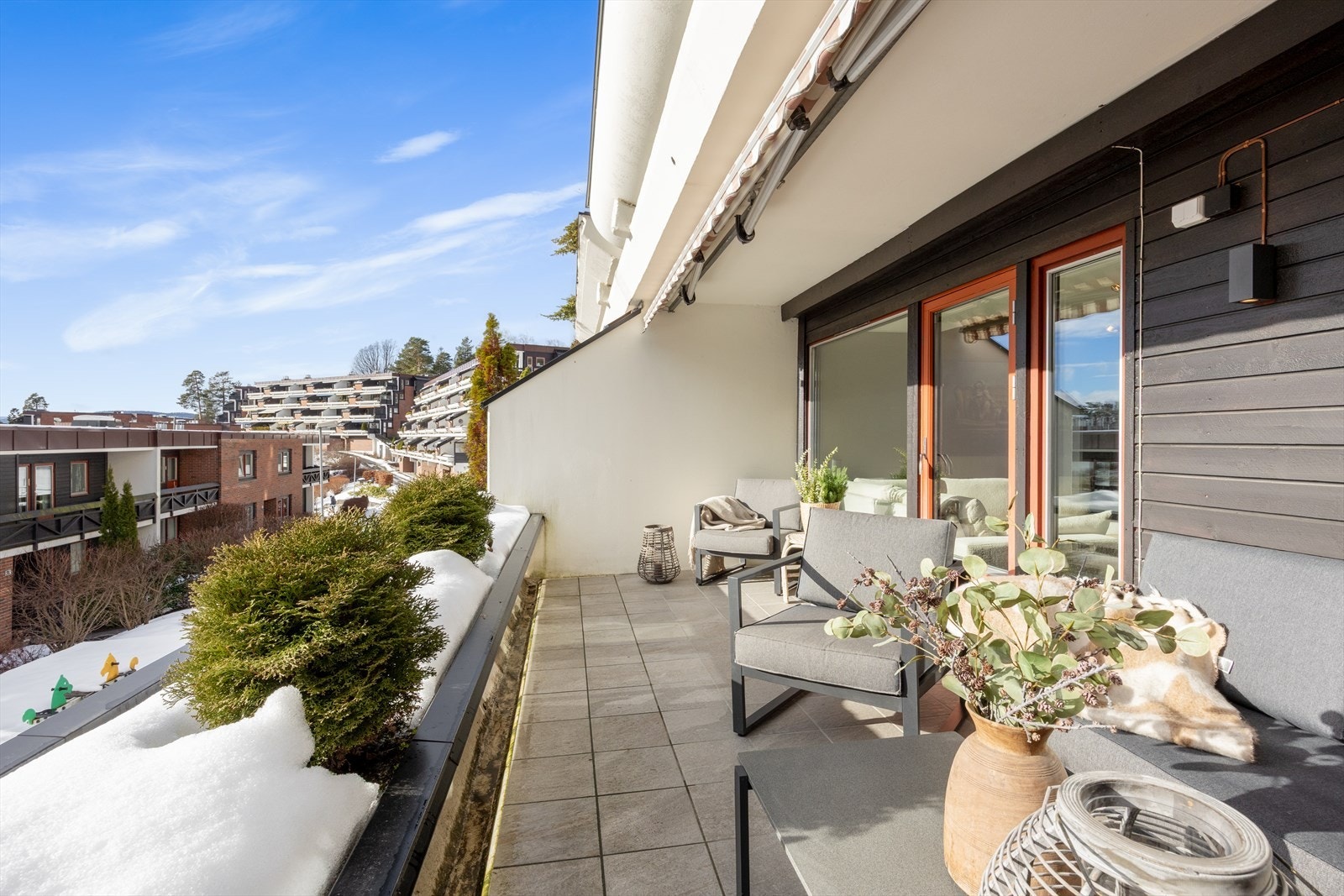 Du kan invitere venner og familie på middag under åpen himmel en varm sommerkveld, eller bare lene deg tilbake i en loungestol og kjenne solen varme. Galleribilde