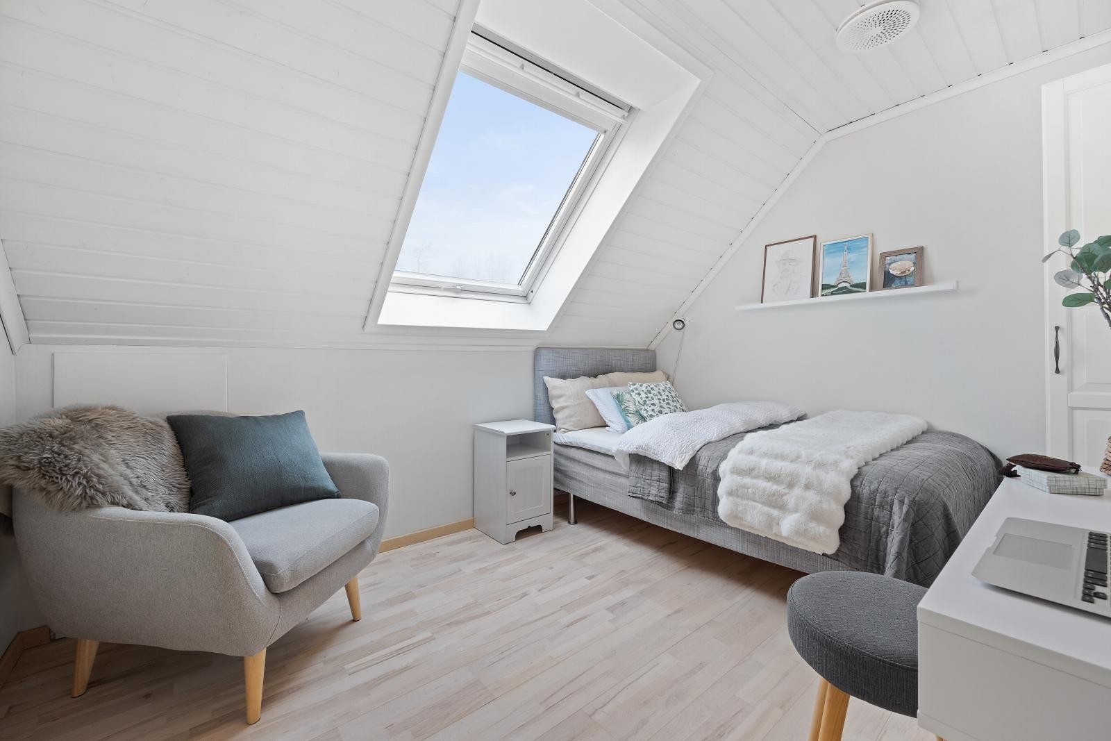 Soverom 2 av 3 i 2. etasje Galleribilde