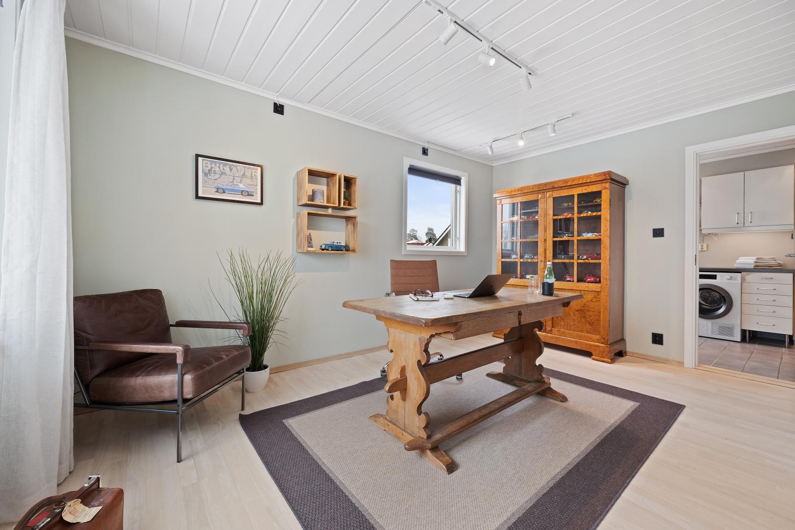 Arbeidsrom innenfor stuen i 1. etasje Galleribilde