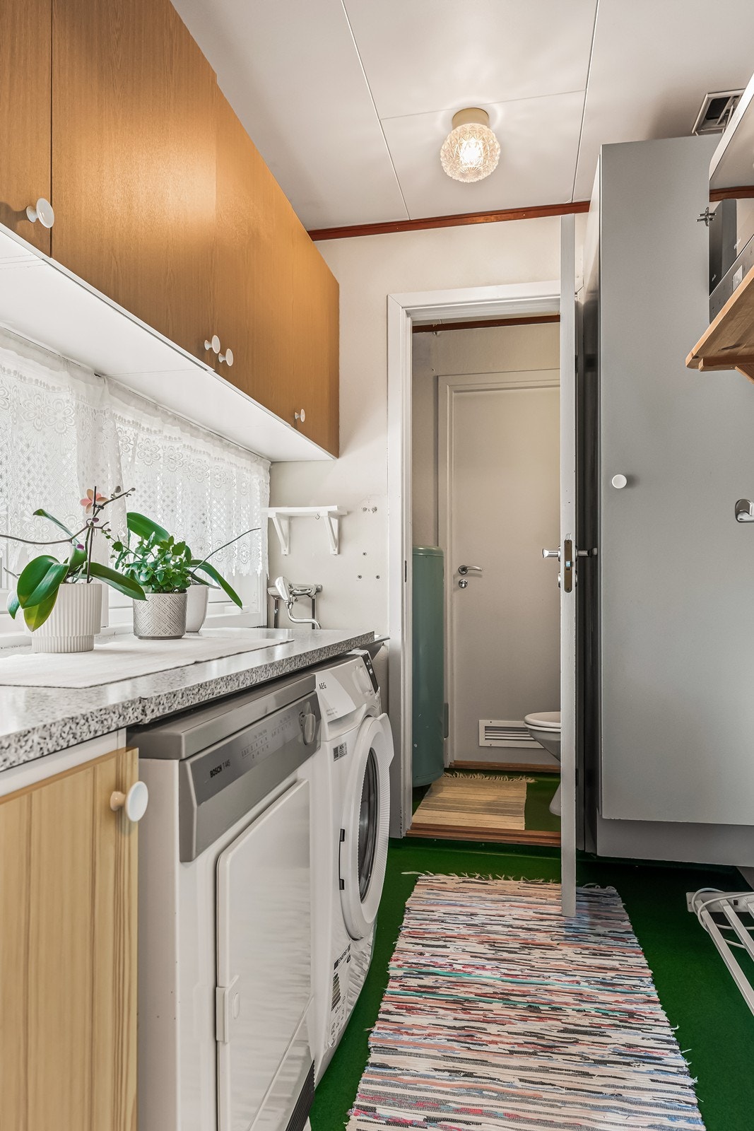 Vaskerommet er fra byggeåret og har behov for oppgradering for å møte dagens krav. Galleribilde