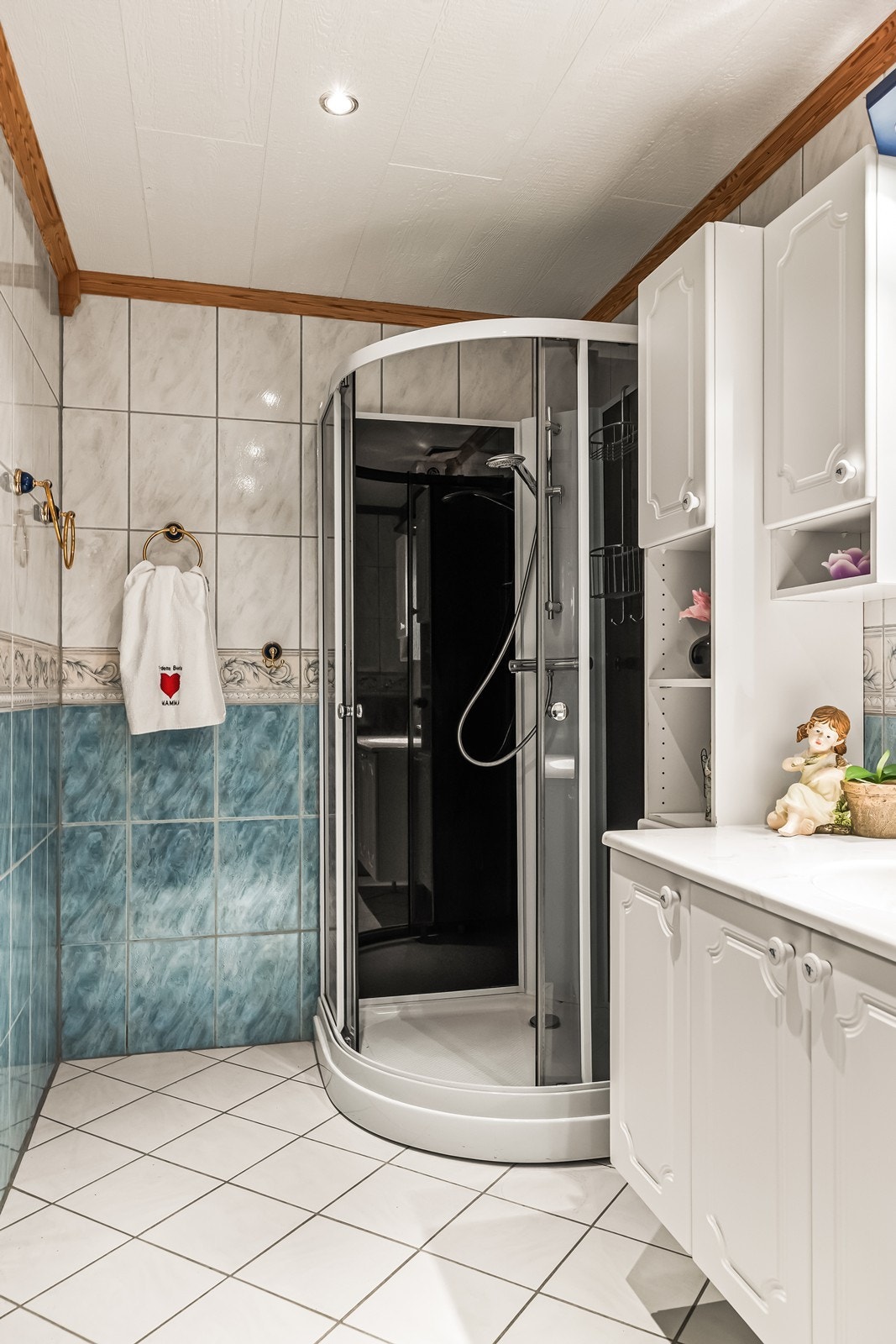 Fint flislagt bad. Galleribilde