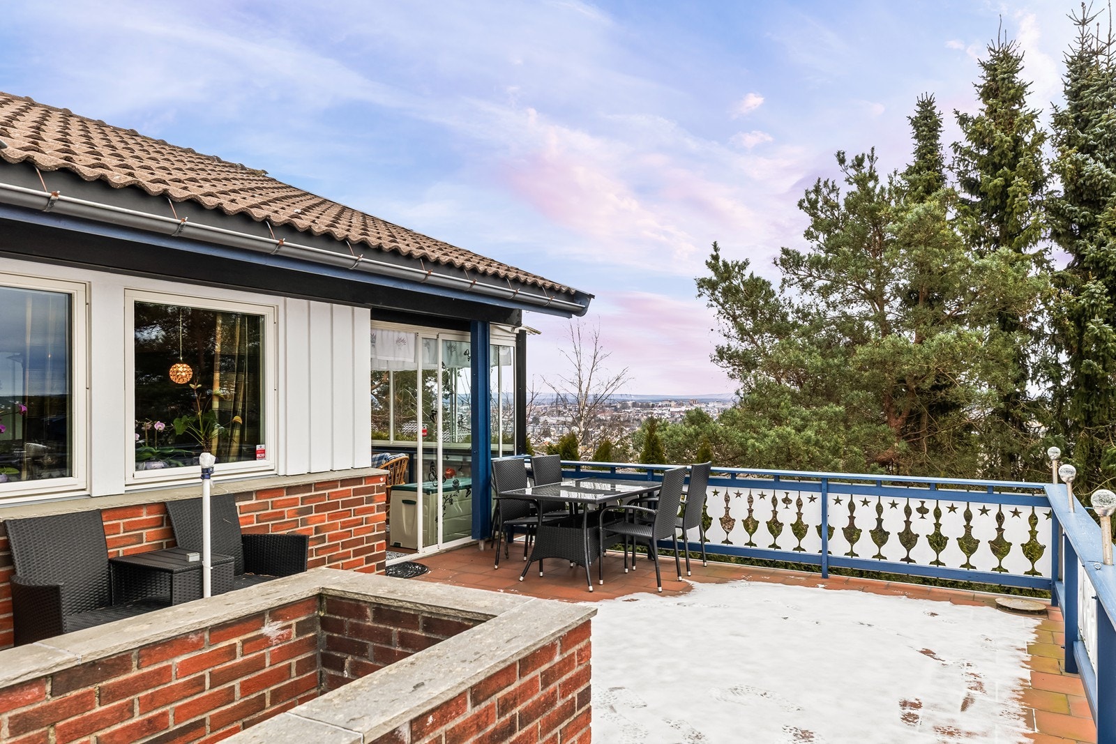 Terrassen er ideell for utendørs opphold. Galleribilde