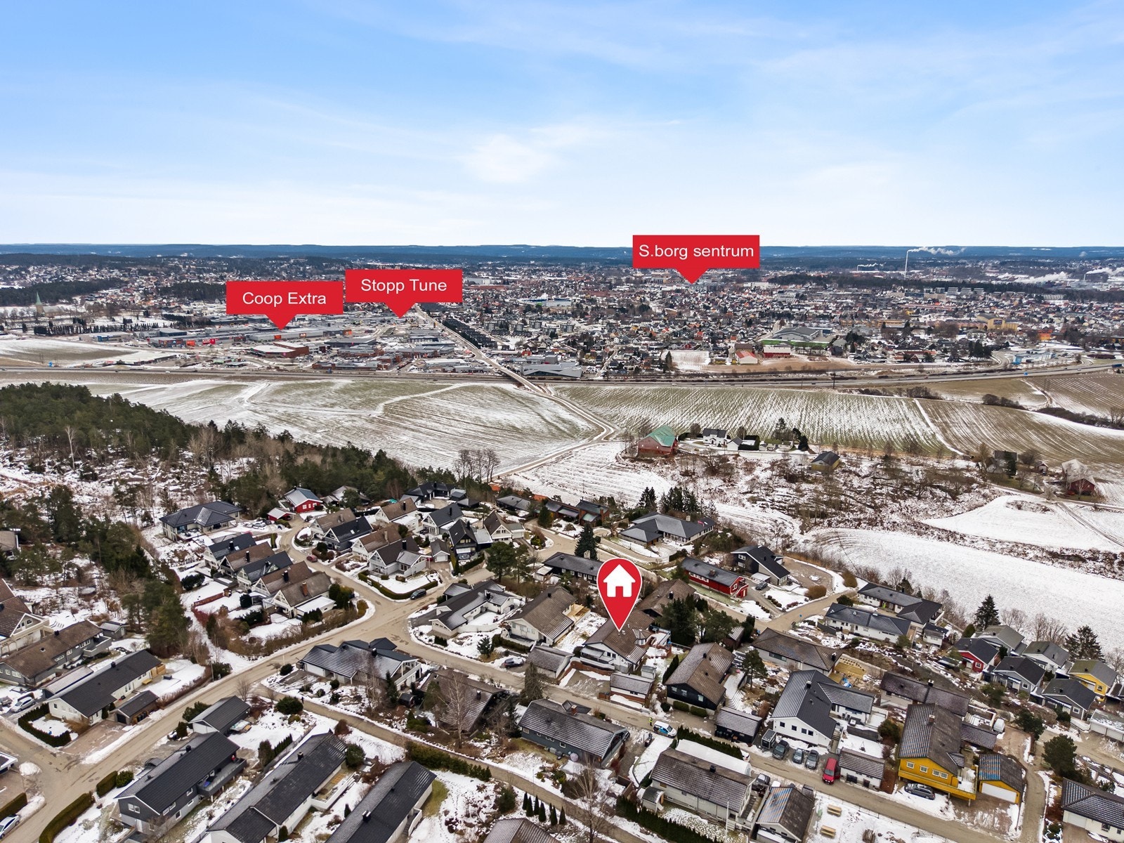 Eiendommen ligger i et etablert boligområde med kort vei til skoler og butikker. Galleribilde