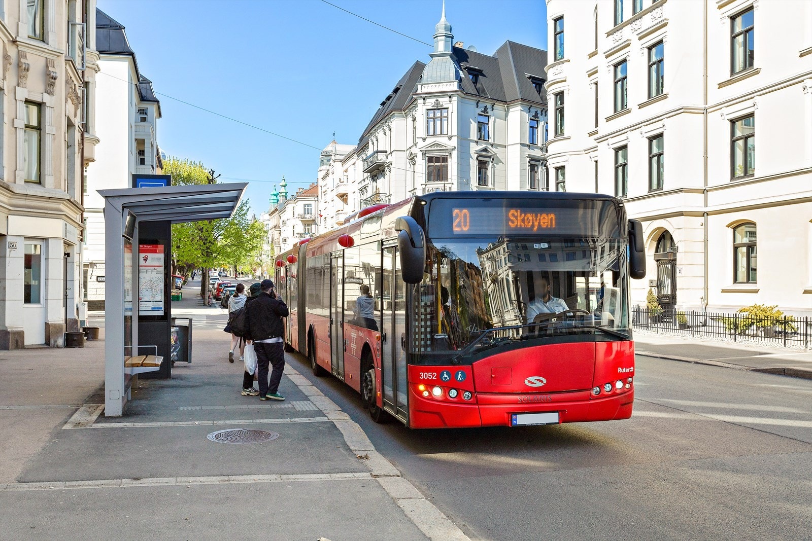 Kollektivtransport i umiddelbar nærhet. Galleribilde