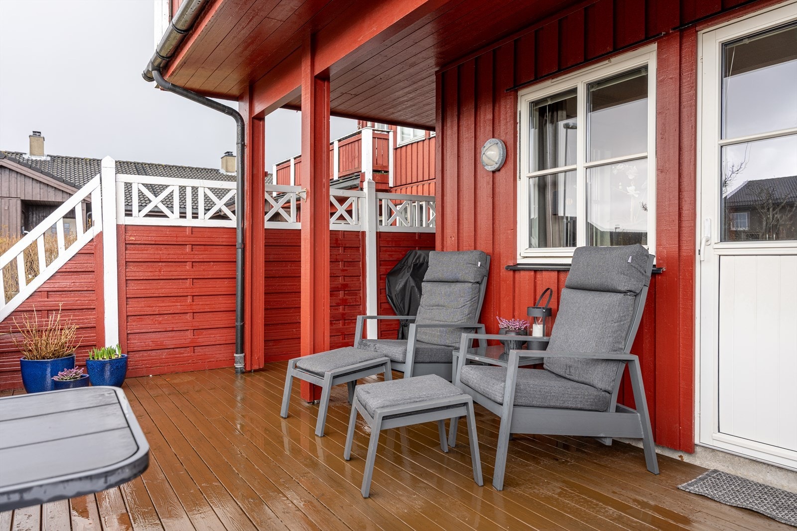 Romslig og sørvendt terrasse Galleribilde