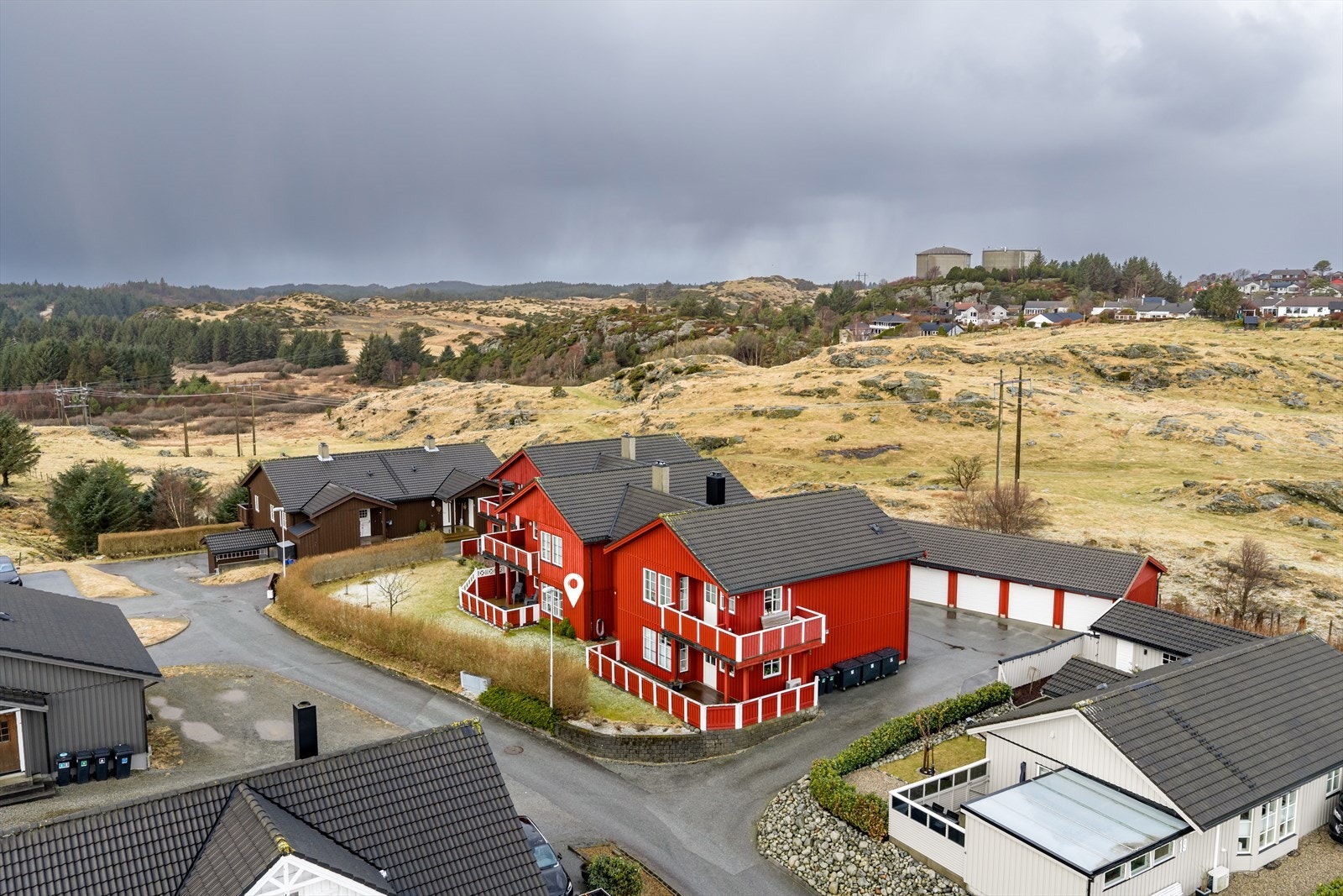 Velkommen til Melandbakken 23A, presentert av Eiendomsmegler 1 v/ Ingeborg Gangsøy Pedersen. Foto: Vestbris Galleribilde
