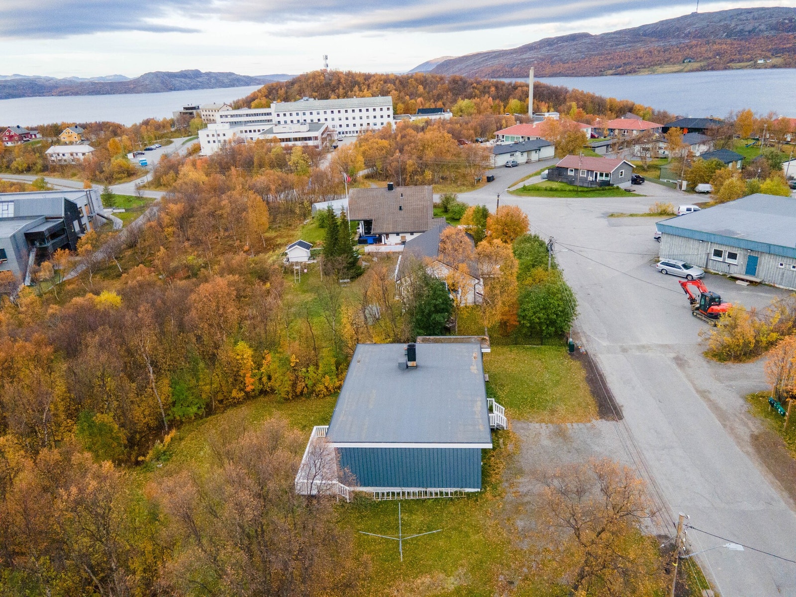 Det er kort vei til bussholdeplass fra boligen Galleribilde