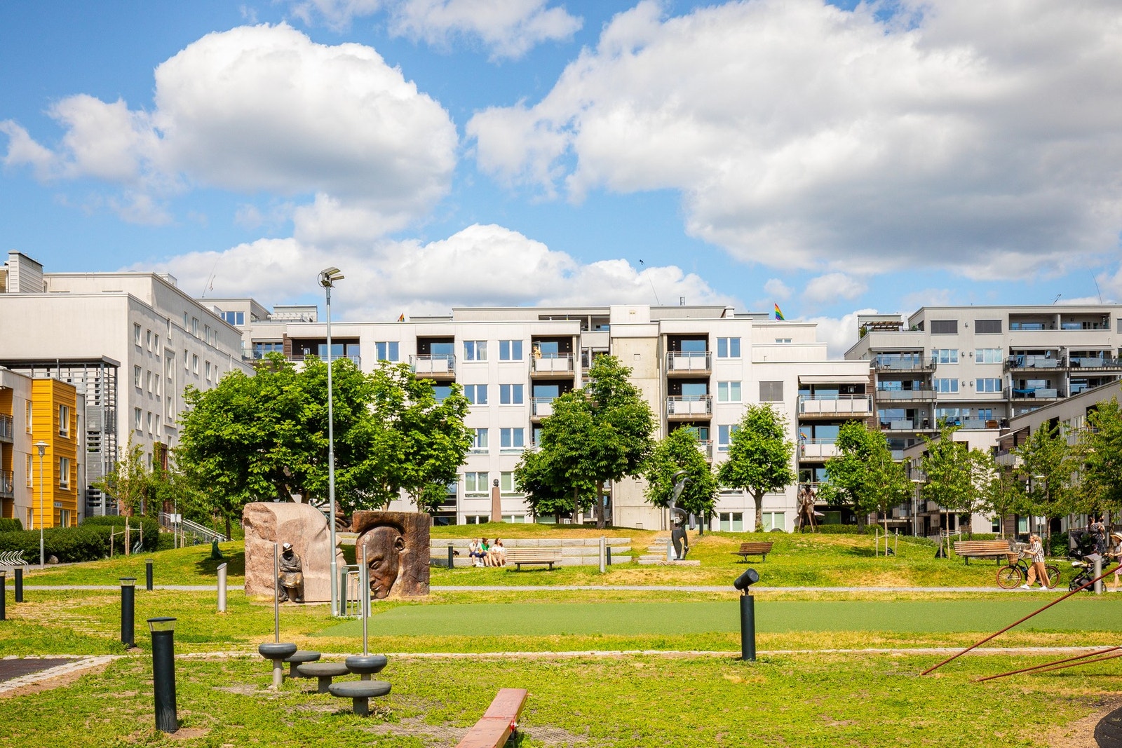 Her er det store grønne arealer, lekeplass og barnehage. Galleribilde