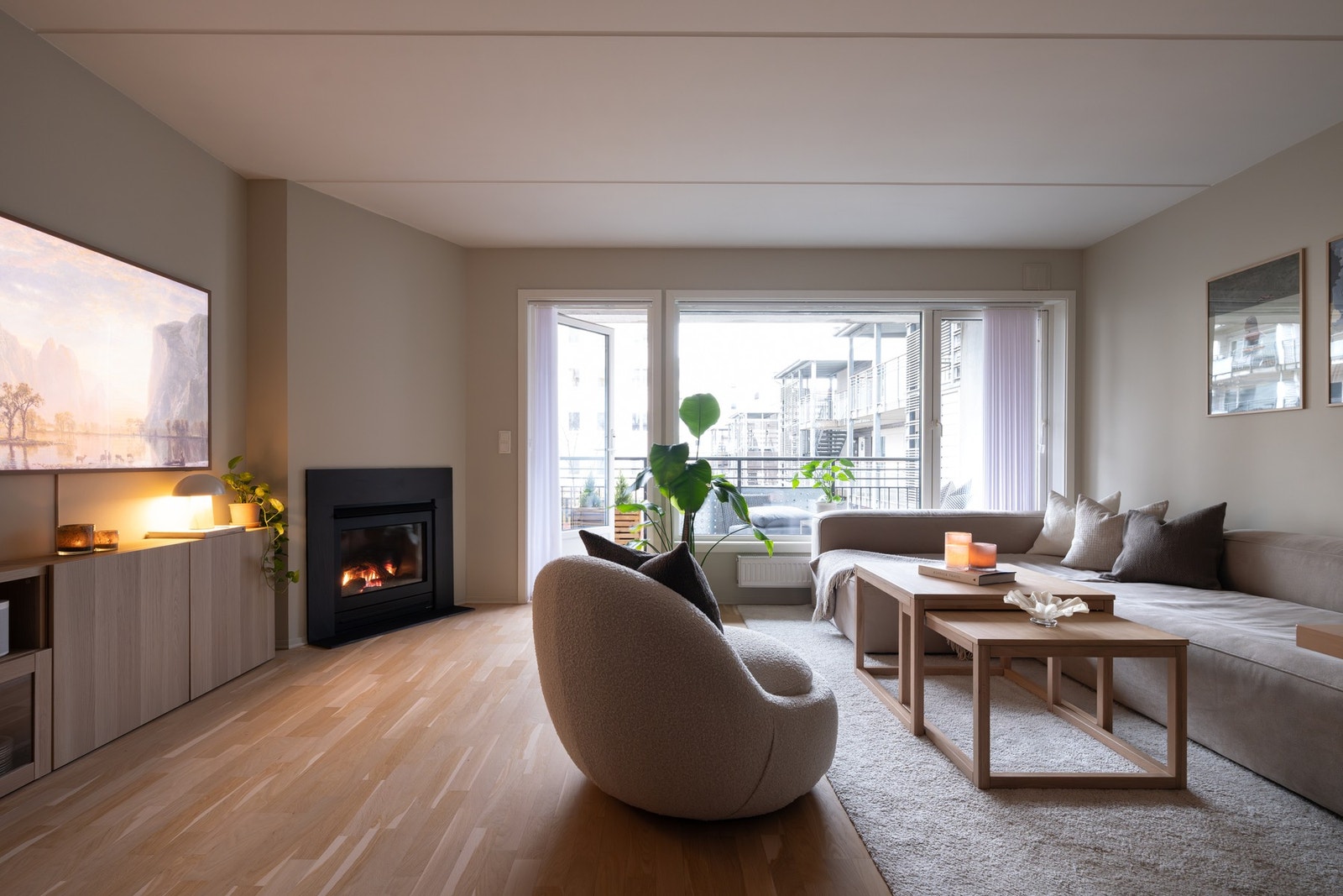 Boligen er malt i moderne fargevalg og har parkett på gulv (slipt i 2022). Galleribilde