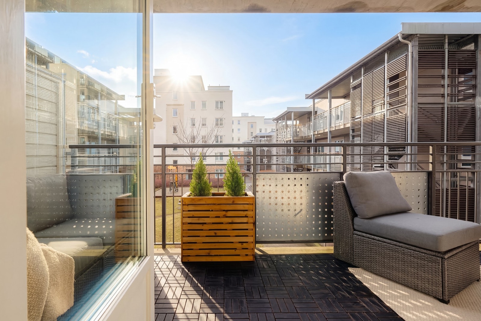 Her får du gleden av en herlig, sydvestvendt balkong på 11 kvm.
Bildet er delvis AI-redigert. Solforhold er representative, med mindre avvik. Galleribilde