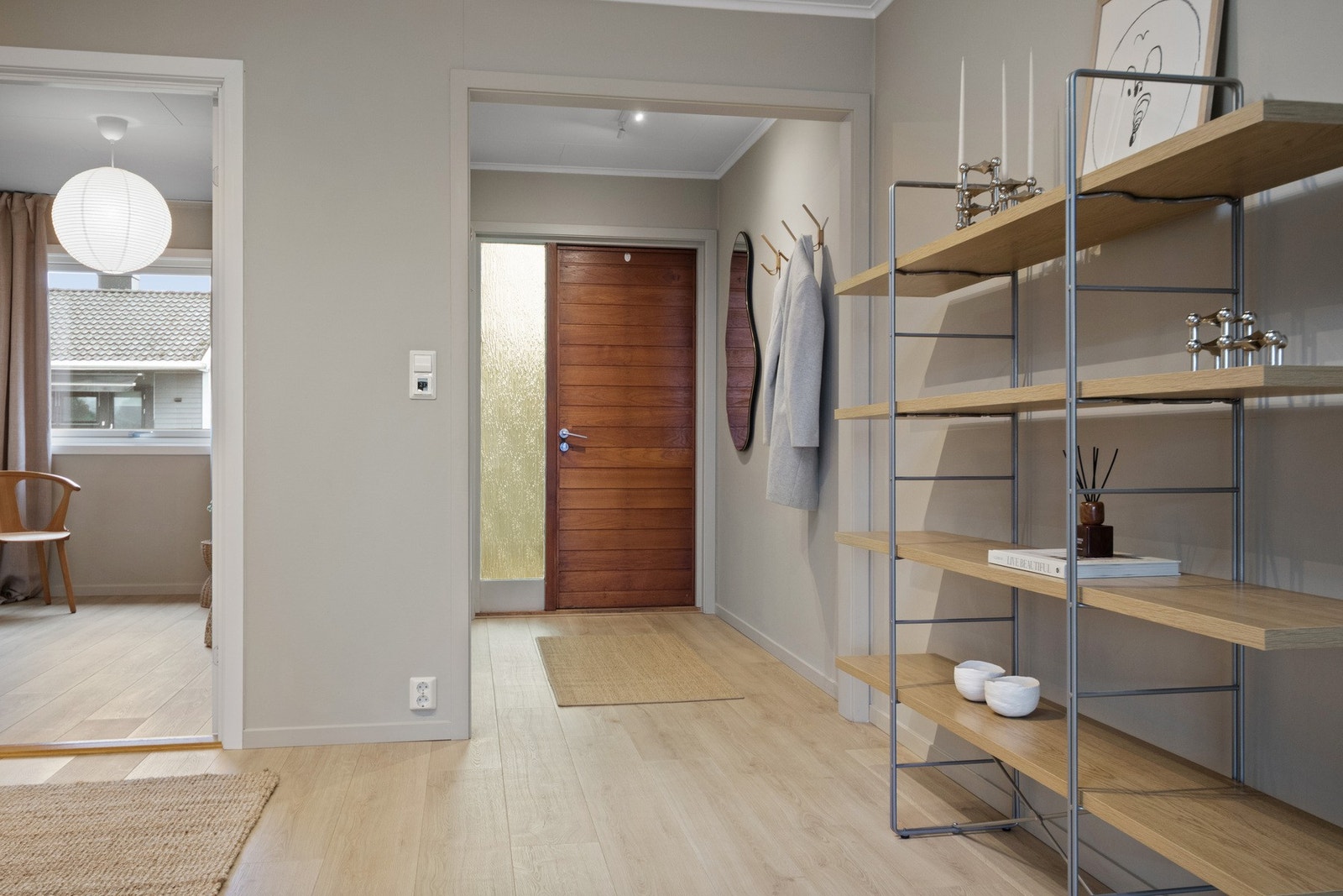 Entreen tar deg videre til gangen. Galleribilde