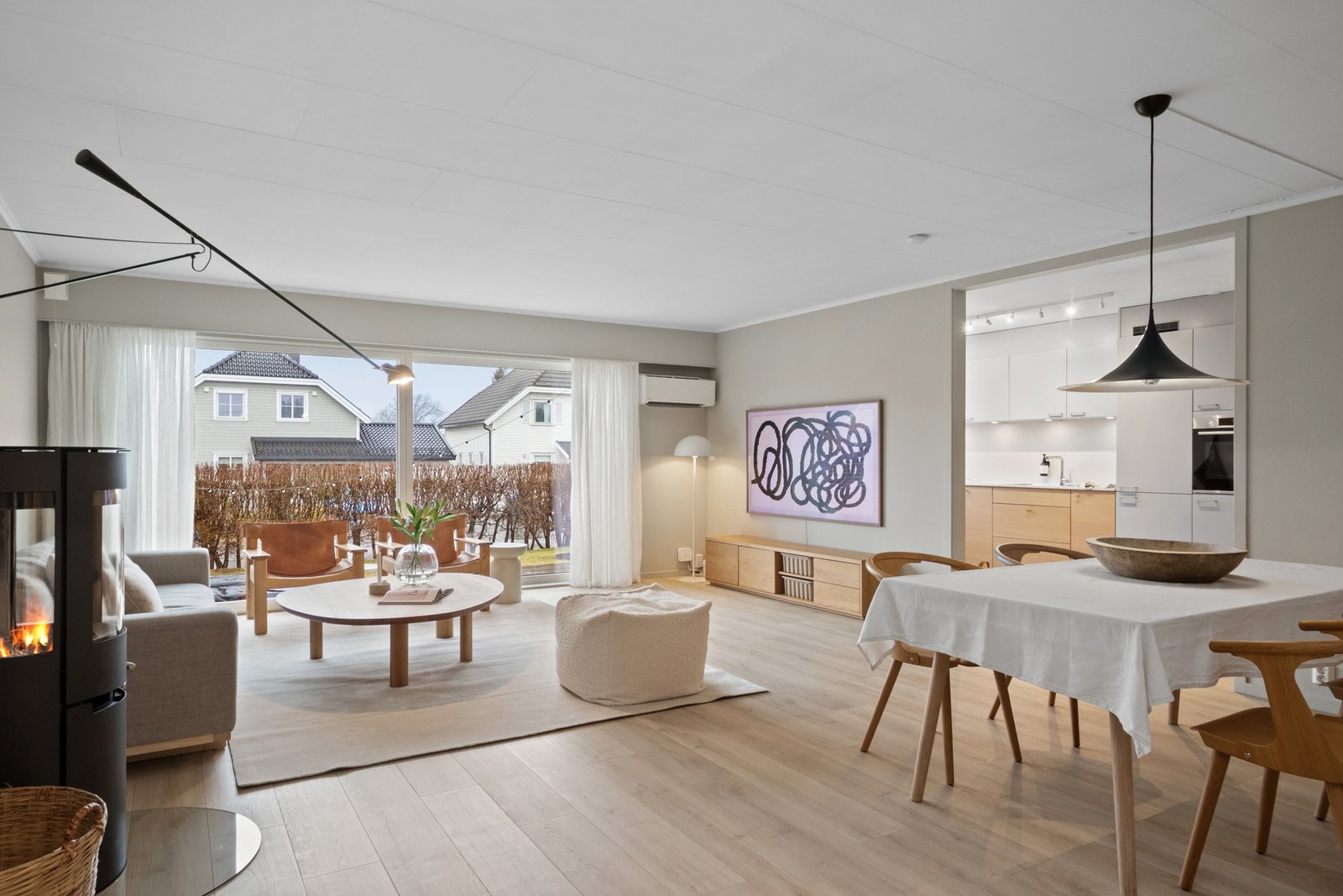 Velkommen til Mispelveien 13D v/ Erlend Løvold. Foto: Bjørn Kjærra Galleribilde