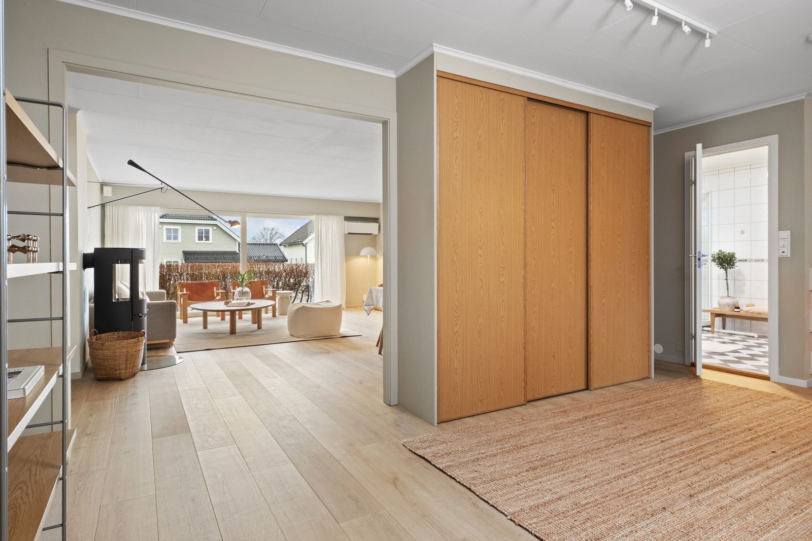 Boligen har en god planløsning og inneholder en romslig stue. Galleribilde