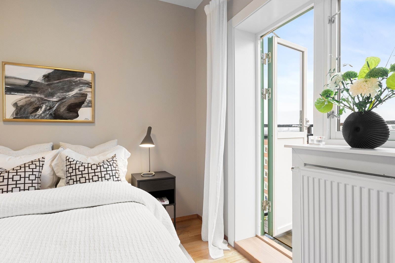 Direkte tilgang til balkongen fra hovedsoverommet Galleribilde