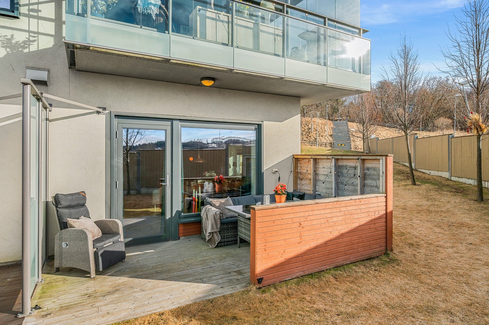 Hjørne og endebeliggenheten gir leiligheten ekstra vindusflater og gjør den skjermet for innsyn. Galleribilde