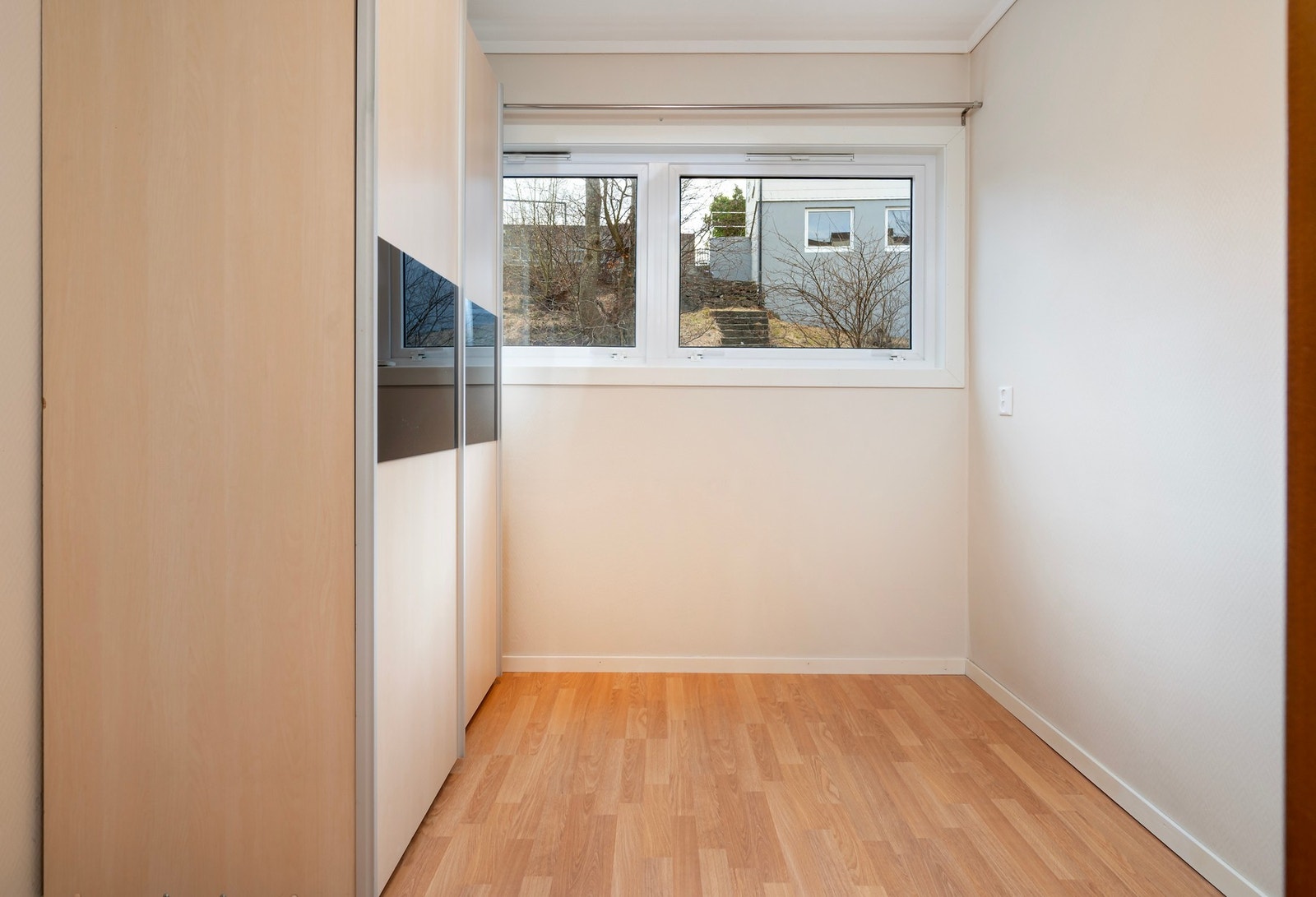 Rom / garderobe rom i tilknytning til soverom og bad. Galleribilde