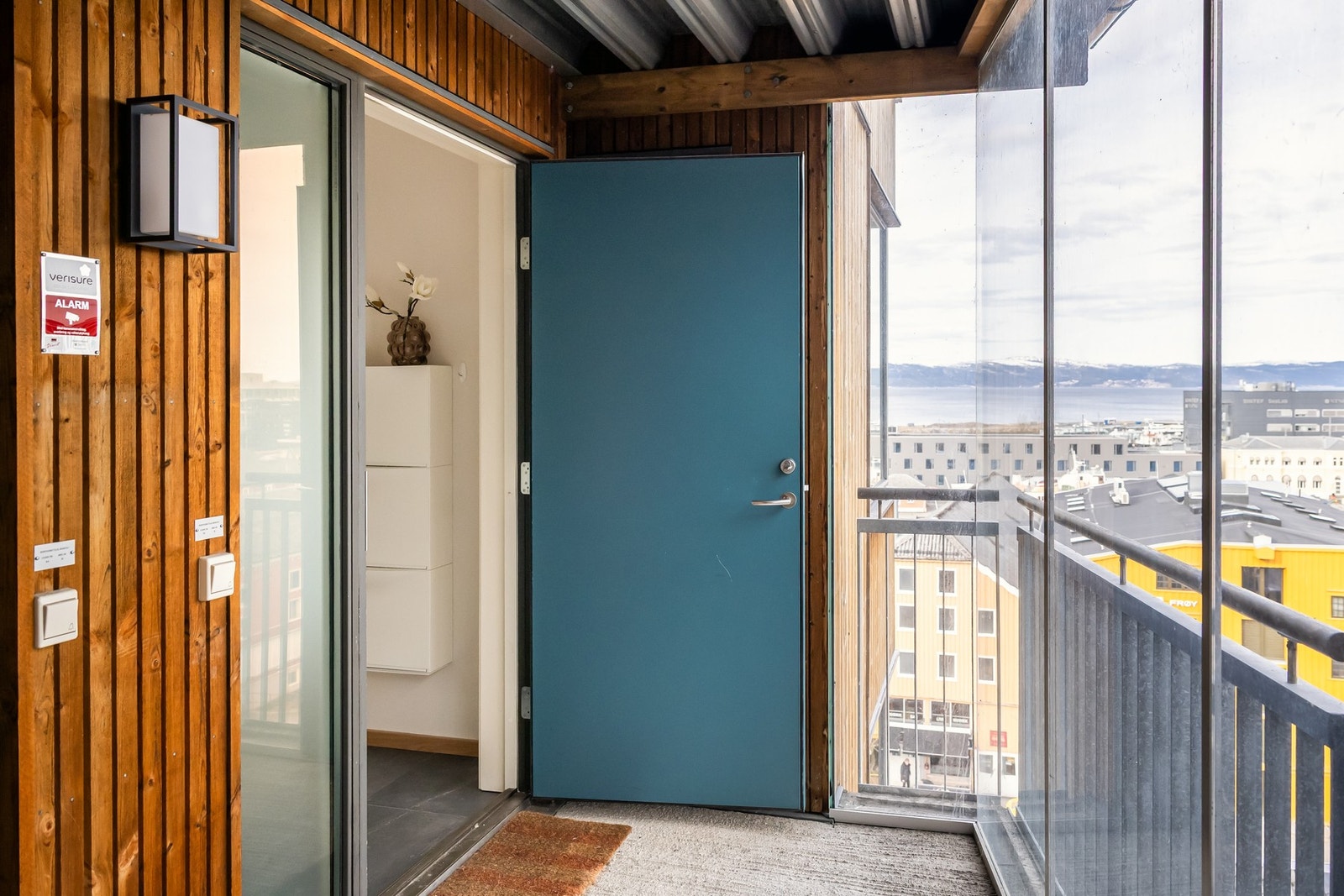 Enkel adkomst til leiligheten via heis. Galleribilde