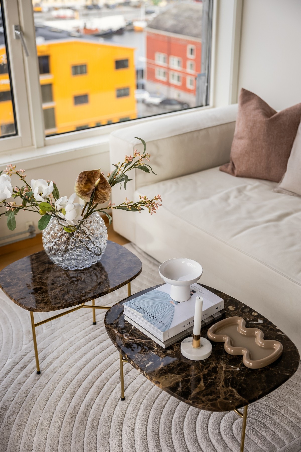 Stuen og kjøkkenet har nytt parkettgulv fra 2021. Galleribilde