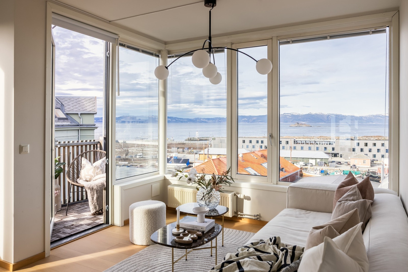 Velkommen til en sjelden toppleilighet med panorama over Trondheimsfjorden! Galleribilde