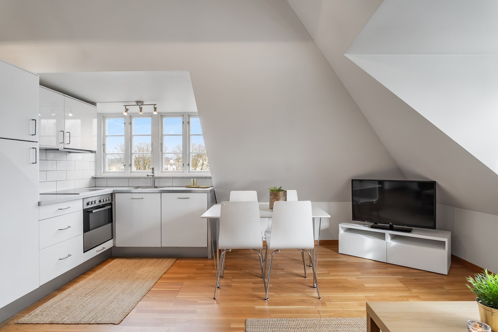 Stue og kjøkken har åpen løsning Galleribilde