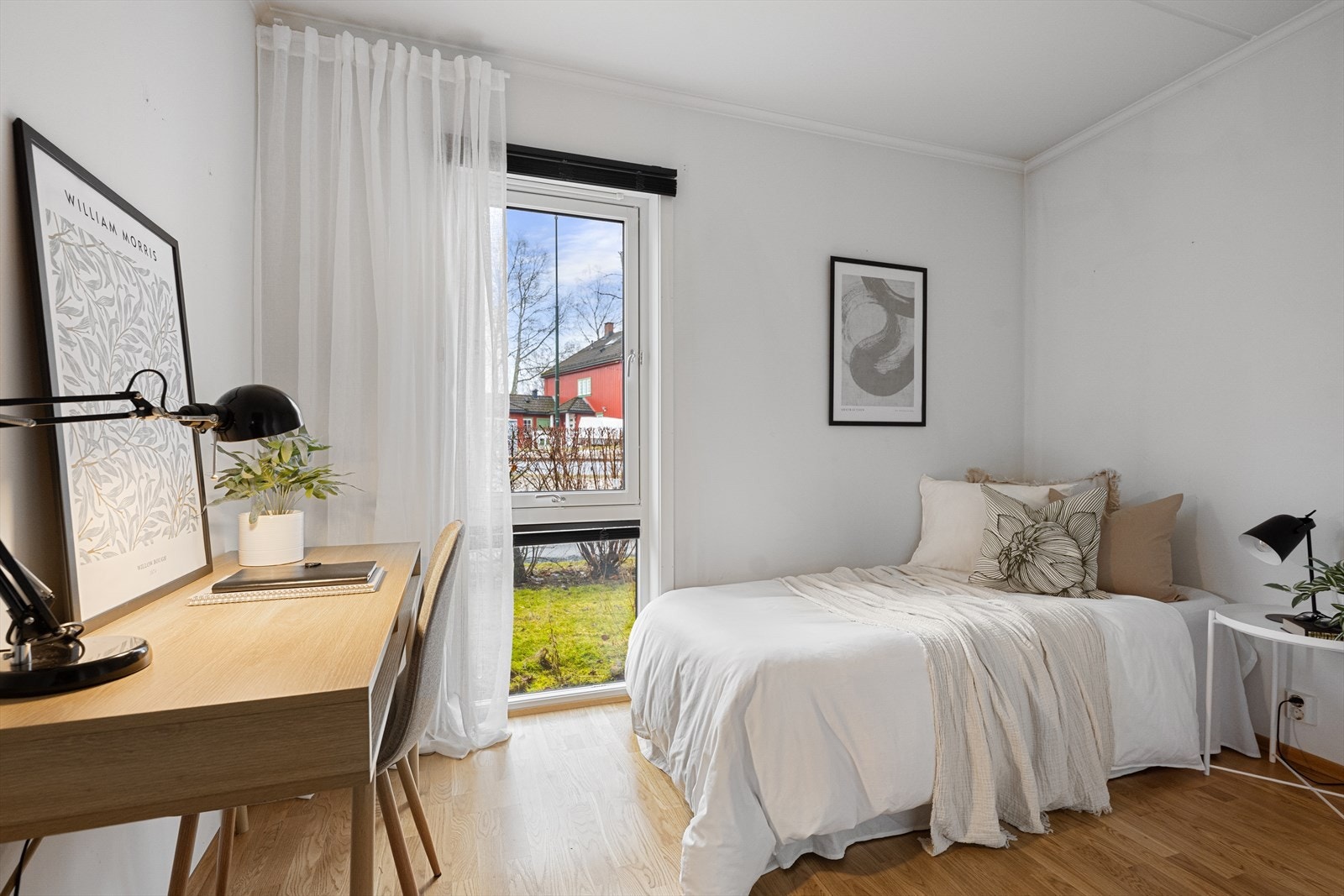 Det andre soverommet egner seg godt som gjesterom og kontor. Galleribilde