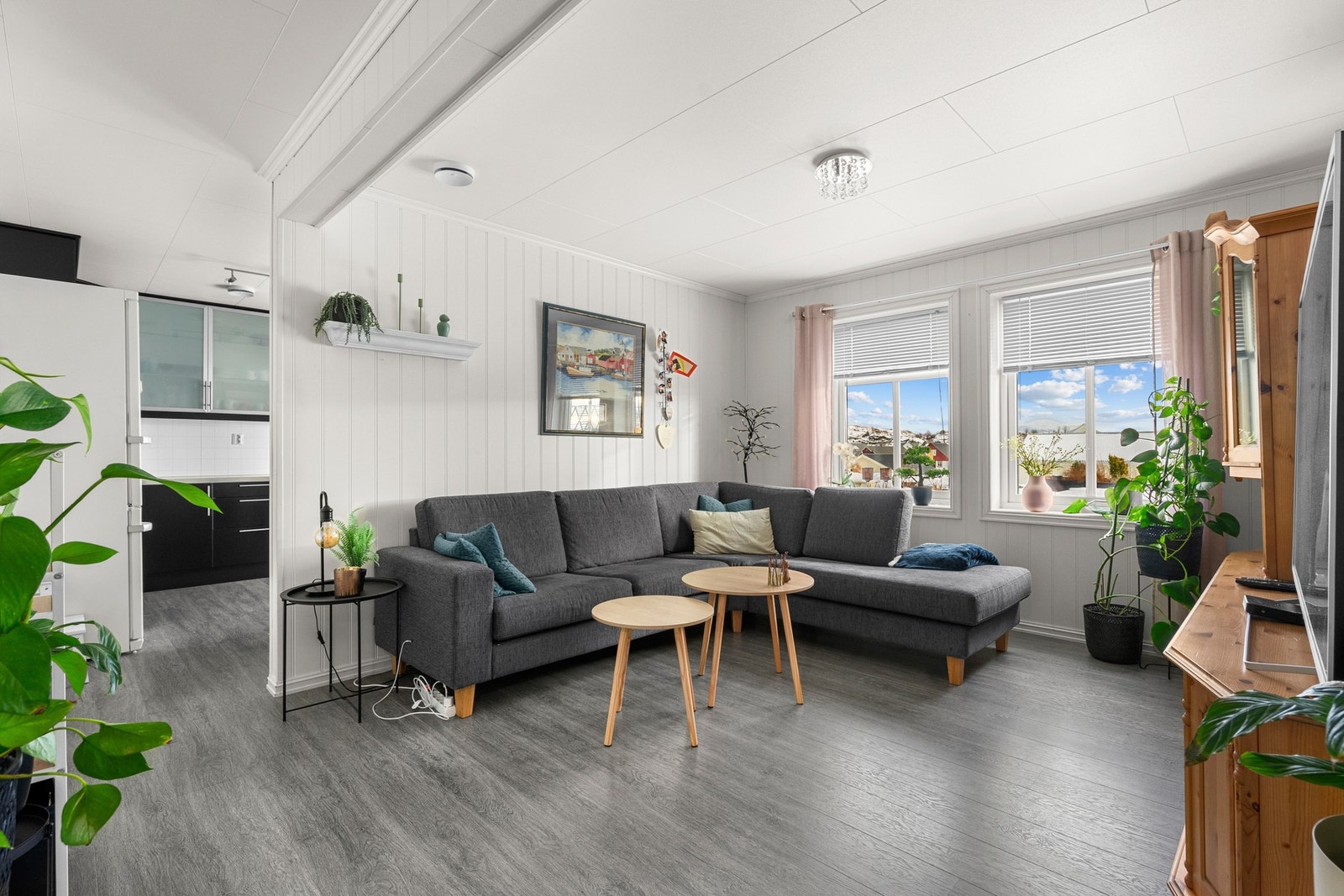 Det er dør mellom hoveddel og utleiedelen. Utleiedelen kan derfor brukes som en del av hoveddelen om ønskelig. Galleribilde