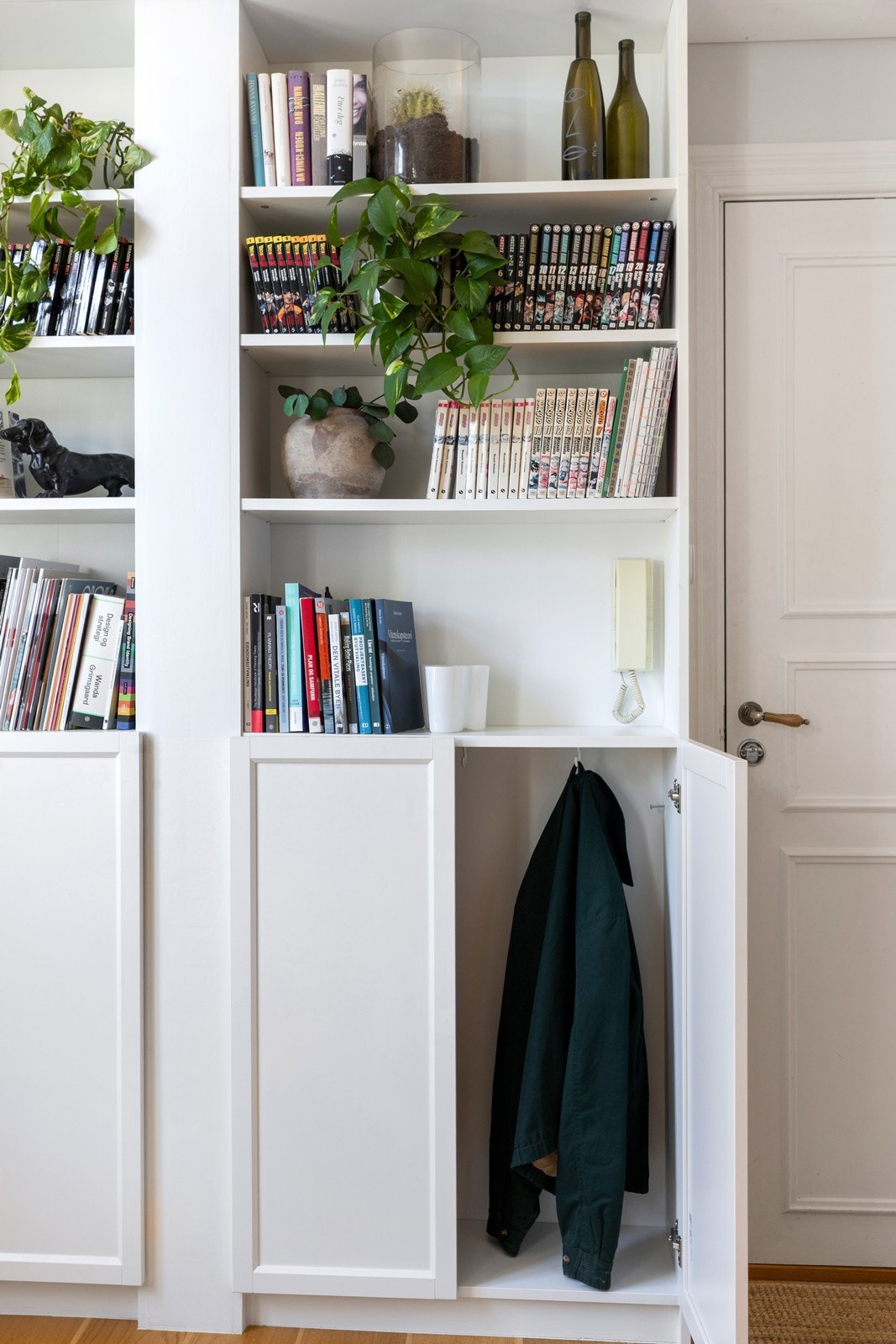 Praktiske oppbevaringsløsninger i ved inngangsdør Galleribilde