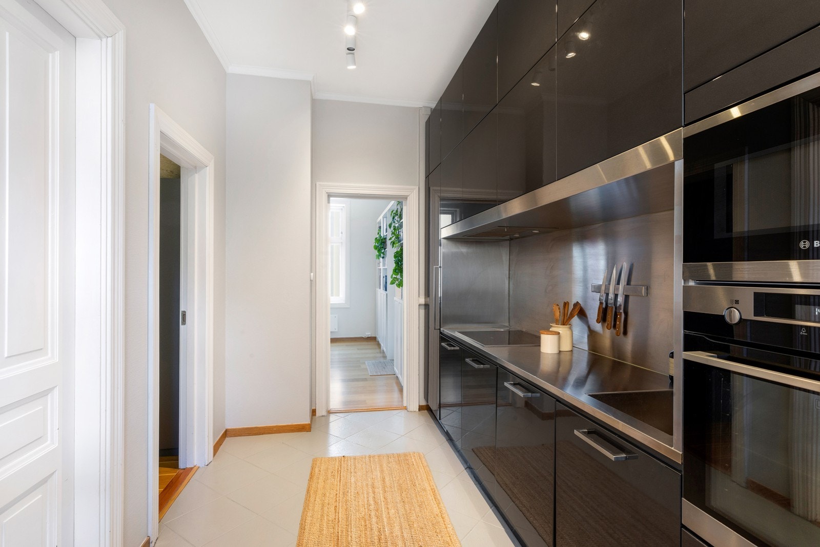 Kjøkken sett mot stue Galleribilde