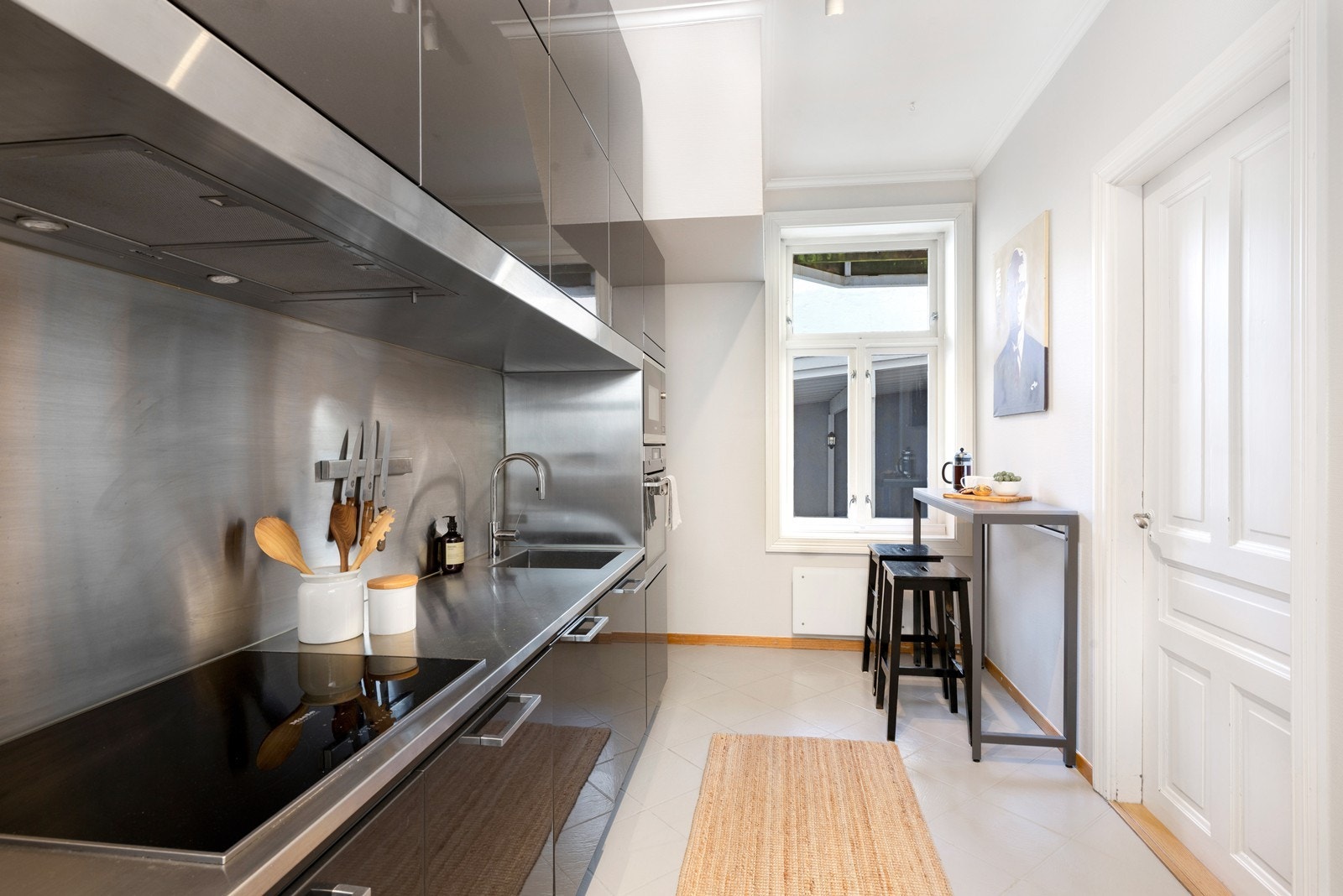 Kjøkken med integrerte hvitevarer Galleribilde