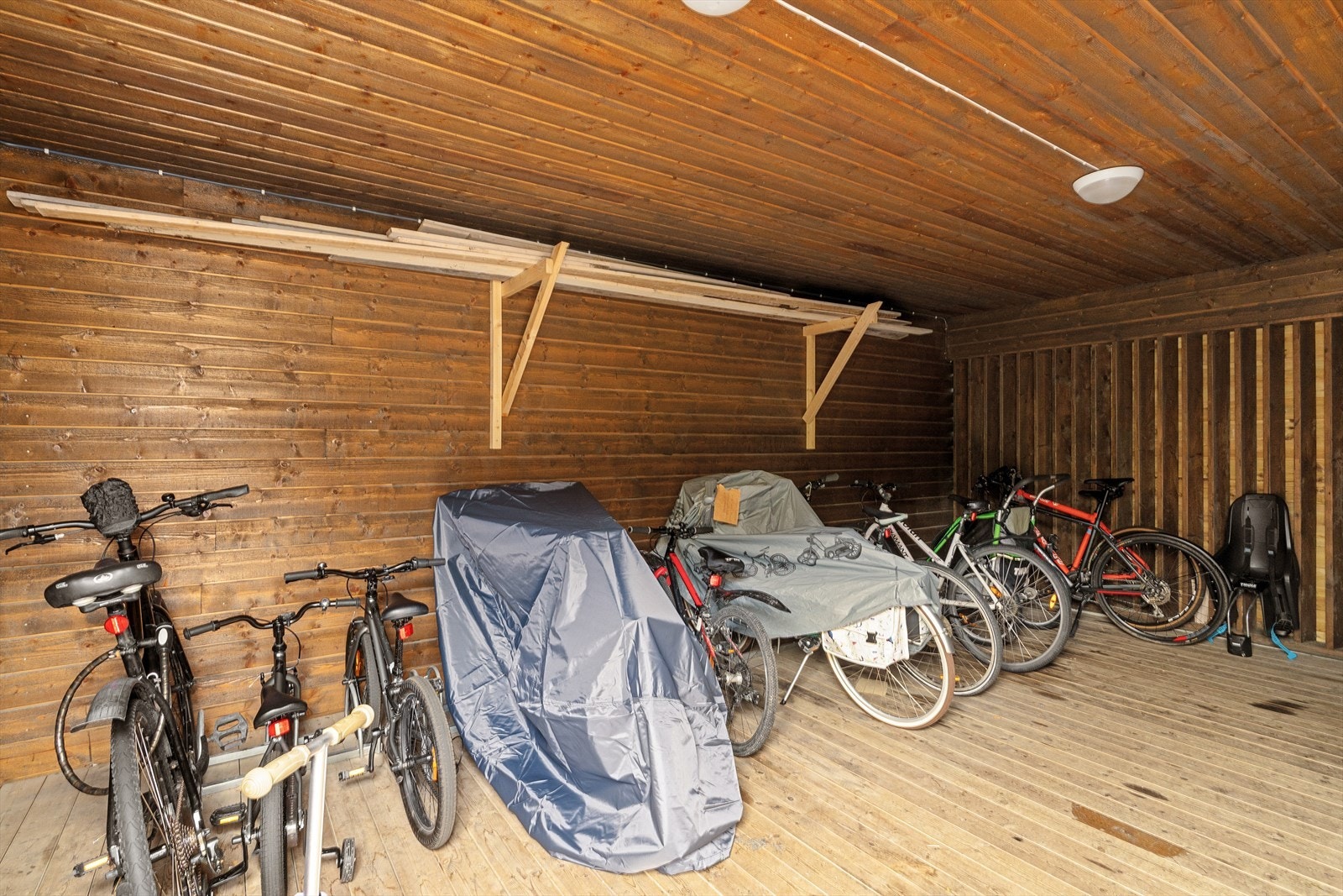 Praktisk innelåst sykkelparkering Galleribilde