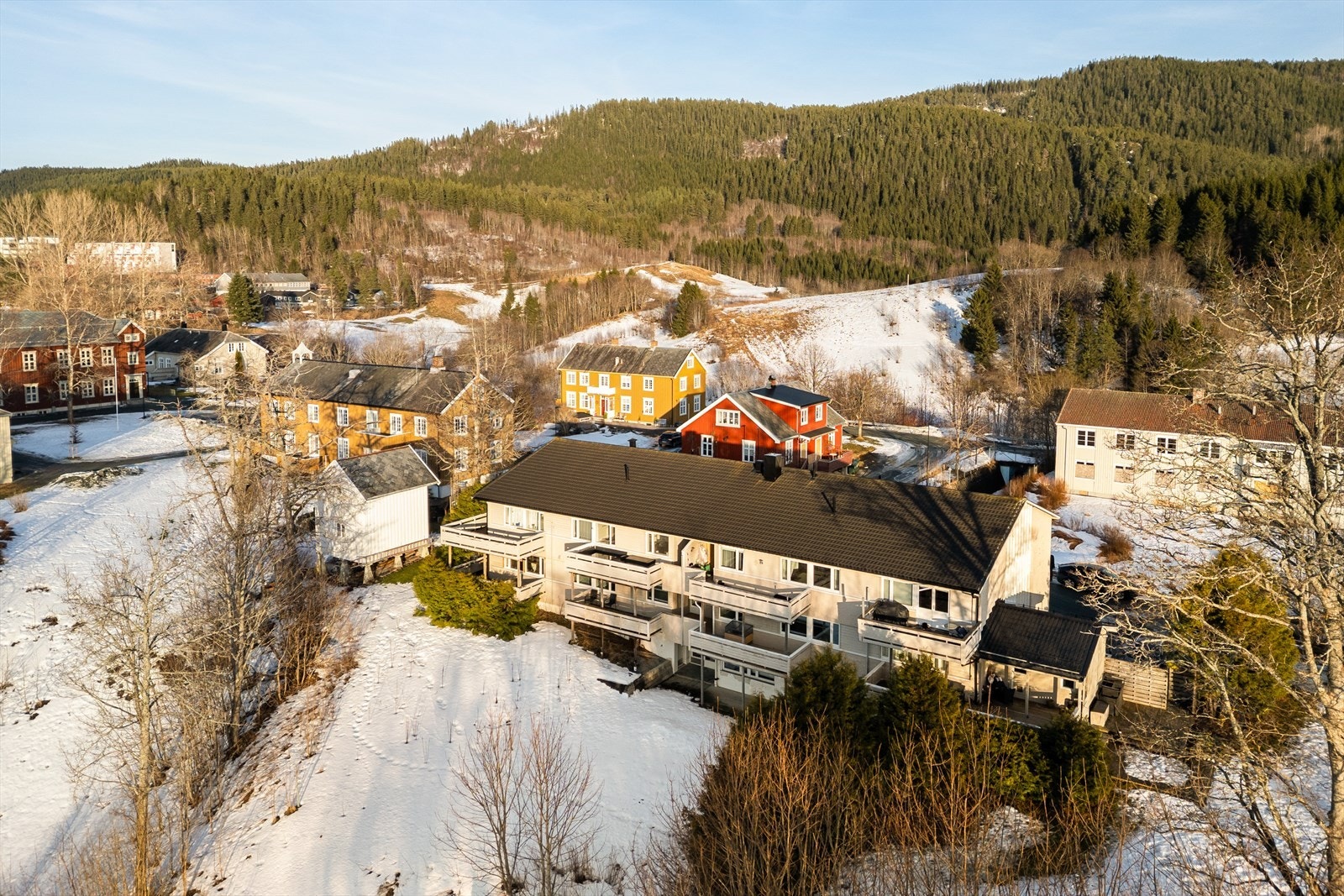 Klæbu ligger en 10 minutters kjøretur unna Tiller og det tar ca. 25 minutter til Trondheim sentrum med bil. Galleribilde