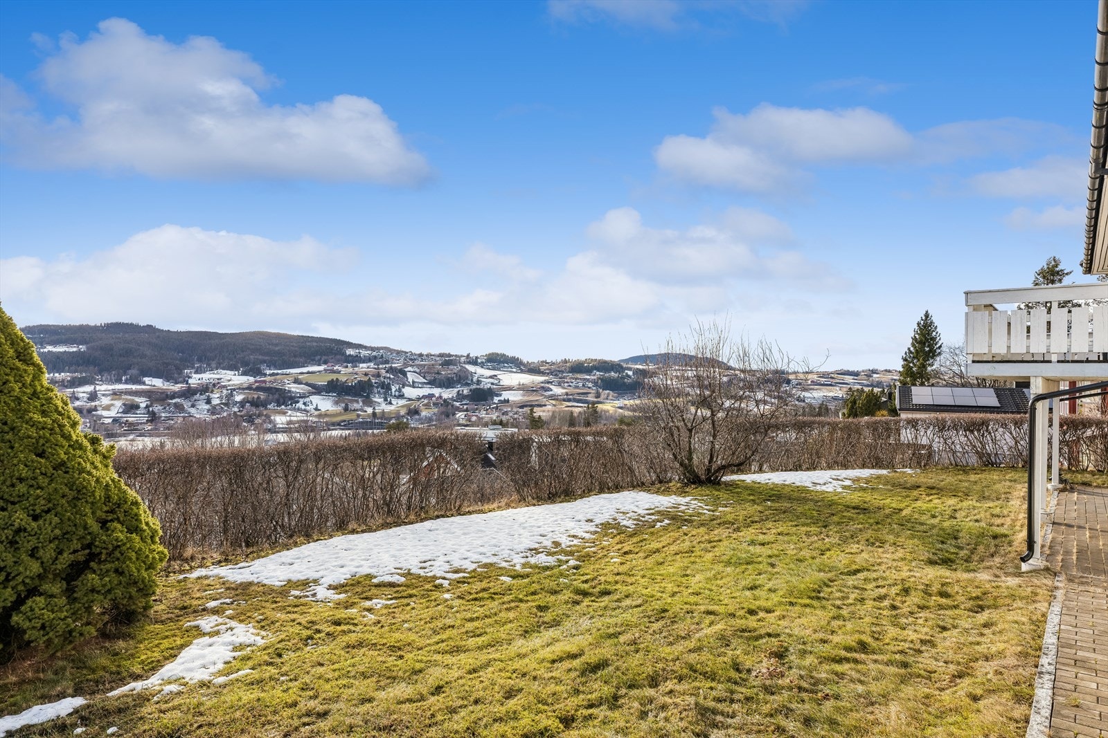 Uteområdet gir gode muligheter for lek og aktivitet for hele familien. Galleribilde