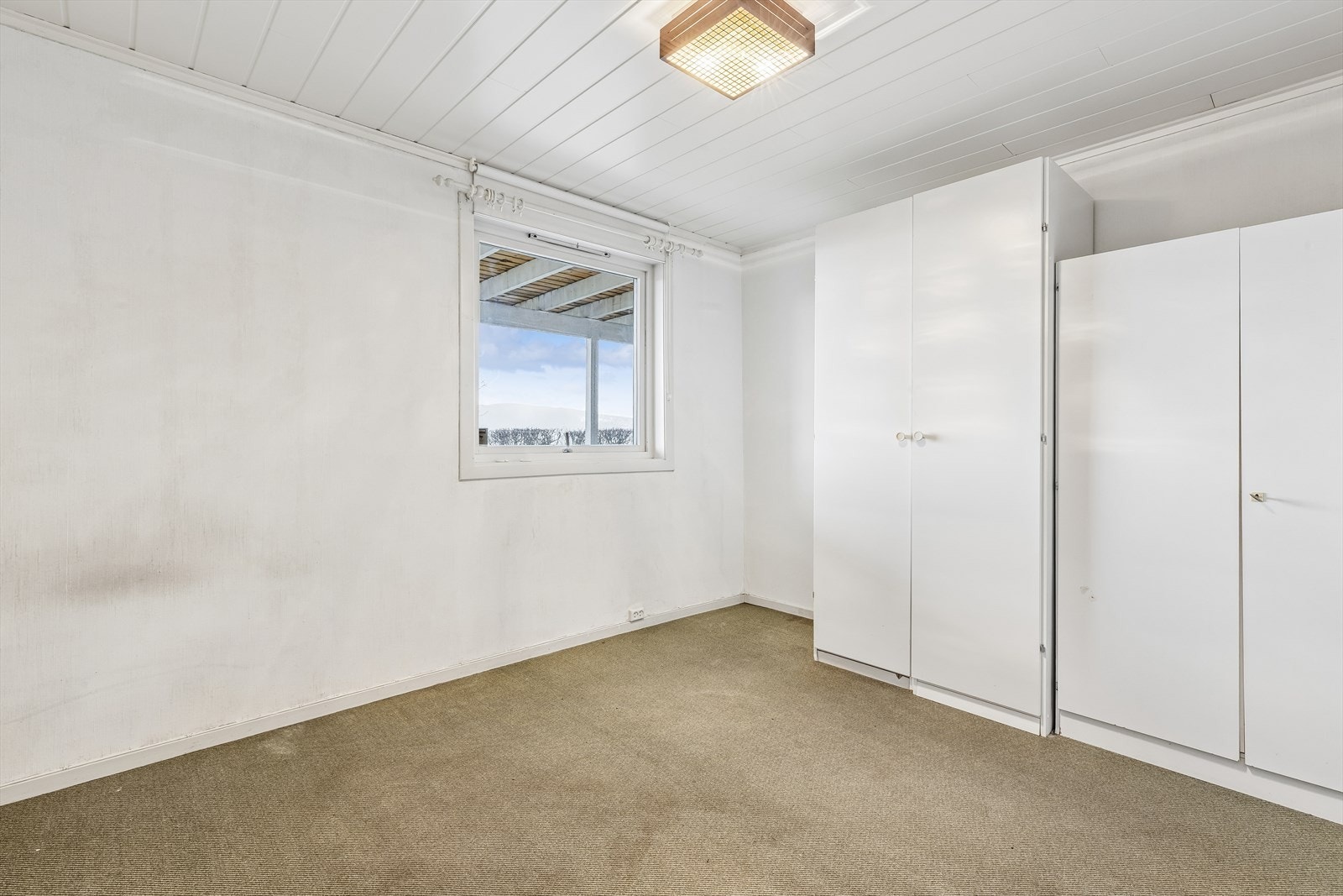 Soverom II med plass til seng og garderobeskap. Galleribilde