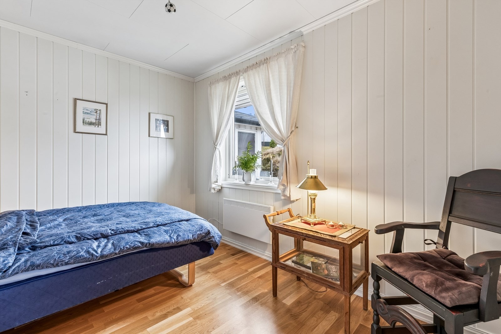 Et lyst og anvendelig rom som passer godt som barnerom, gjesterom eller kontor. Galleribilde