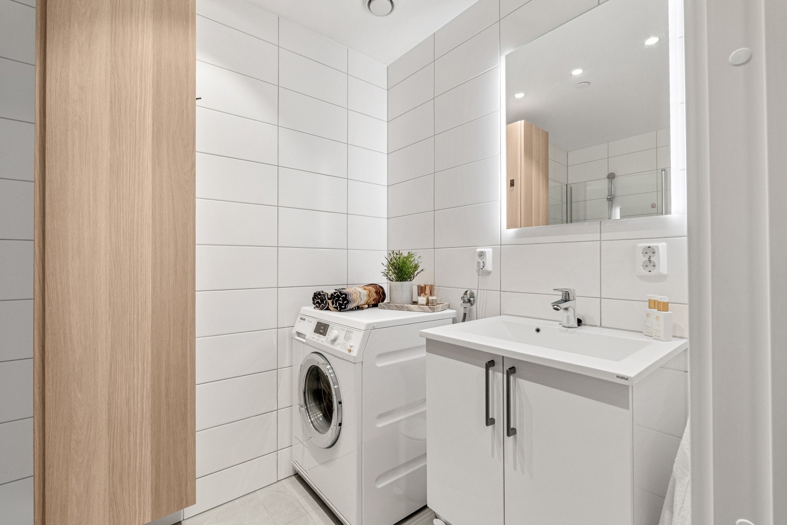 Her har du også speil med integrert belysning. Galleribilde