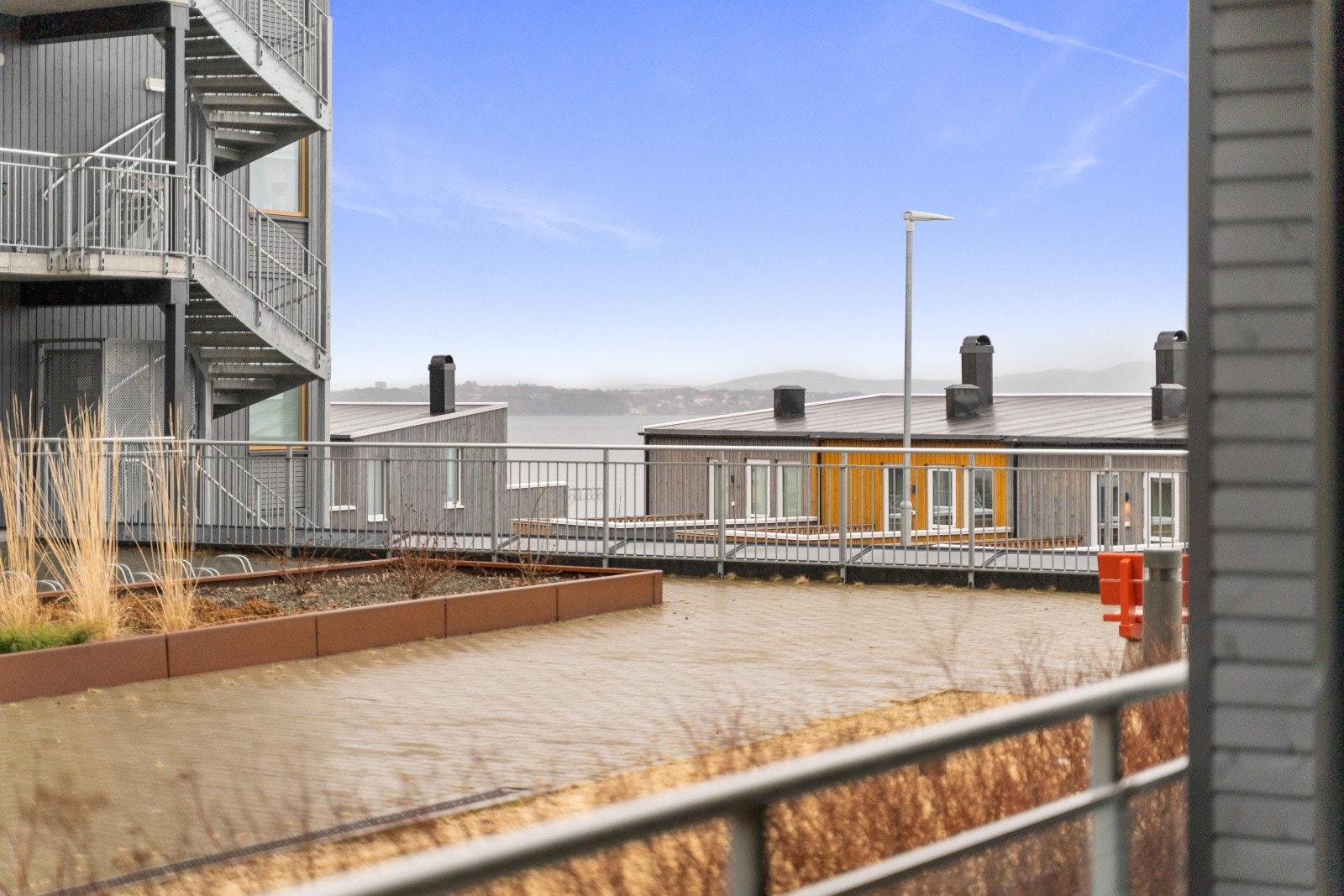 Væretrøa er et attraktivt og rolig område på østsiden av Trondheim. Her bor du fredelig til i et nyere boligfelt, med kort vei til fine tur- og badeområder ved fjorden og kun ca. 10 minutter med bil til sentrum. Galleribilde