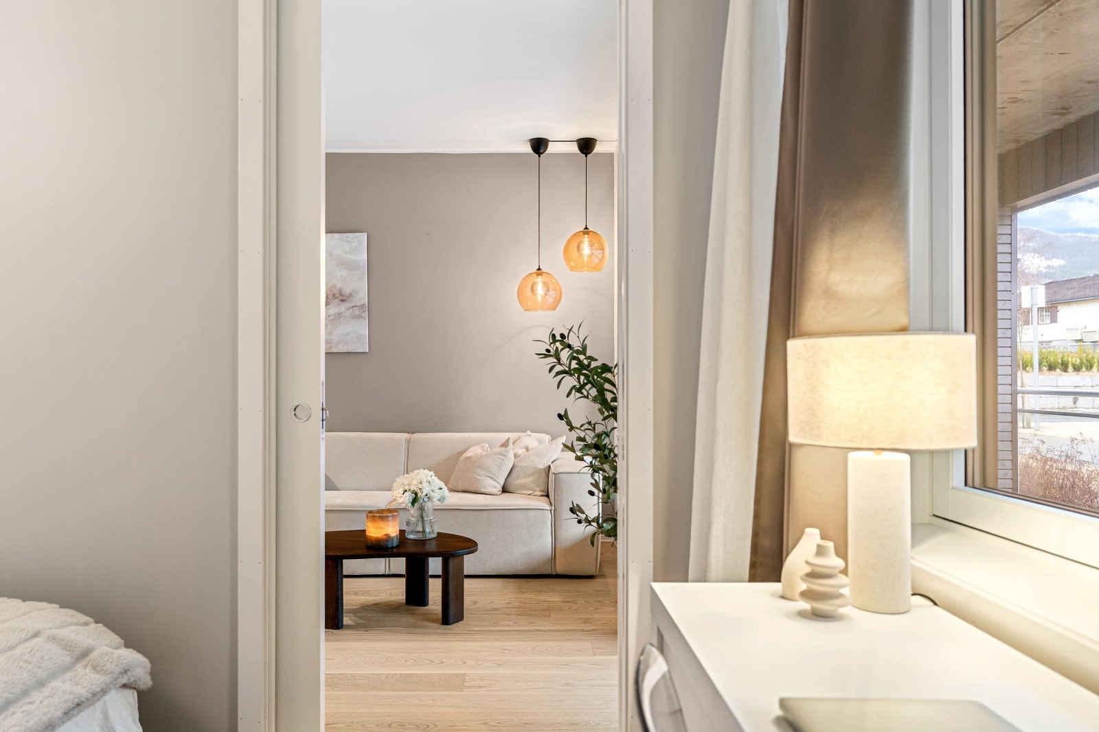 Leiligheten er malt i delikate og tidsriktige materialer. Galleribilde