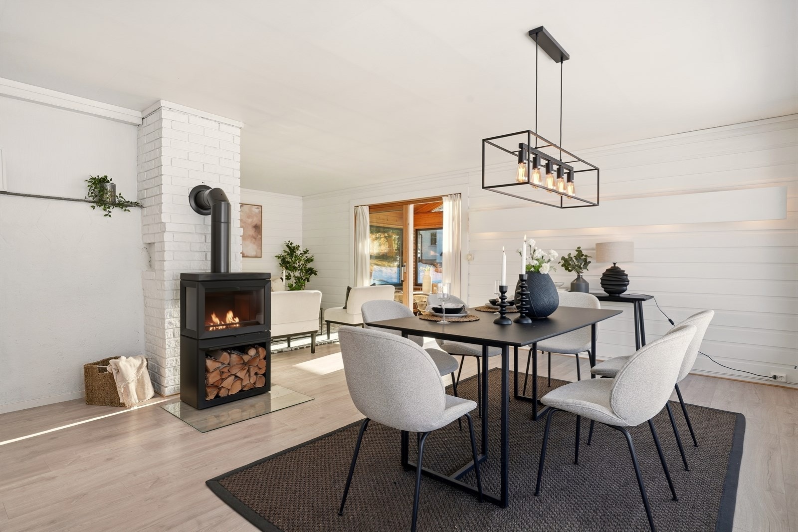 God plass til spisestue Galleribilde