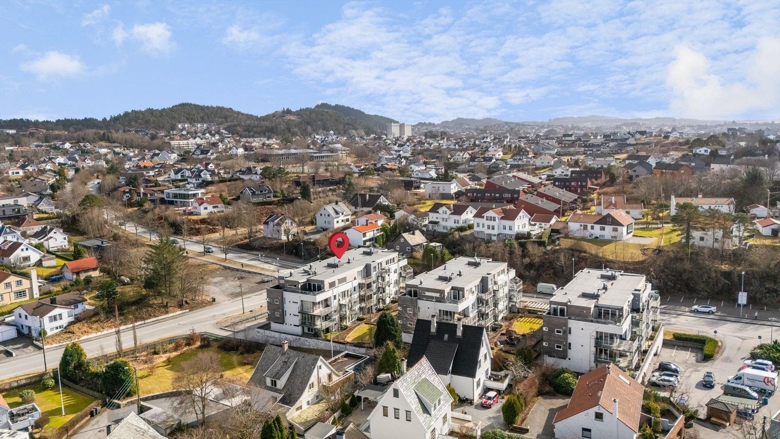 Meget attraktiv beliggenhet på Solvang i gangavstand til det meste man trenger i hverdagen. Galleribilde