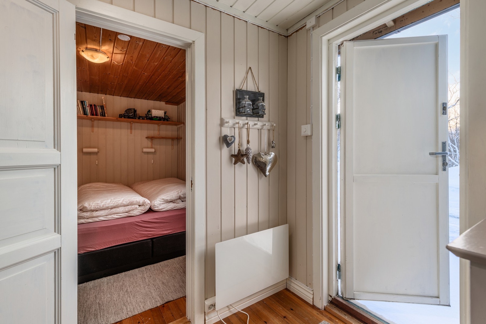 Gang utenfor soverommene med separat inngang Galleribilde