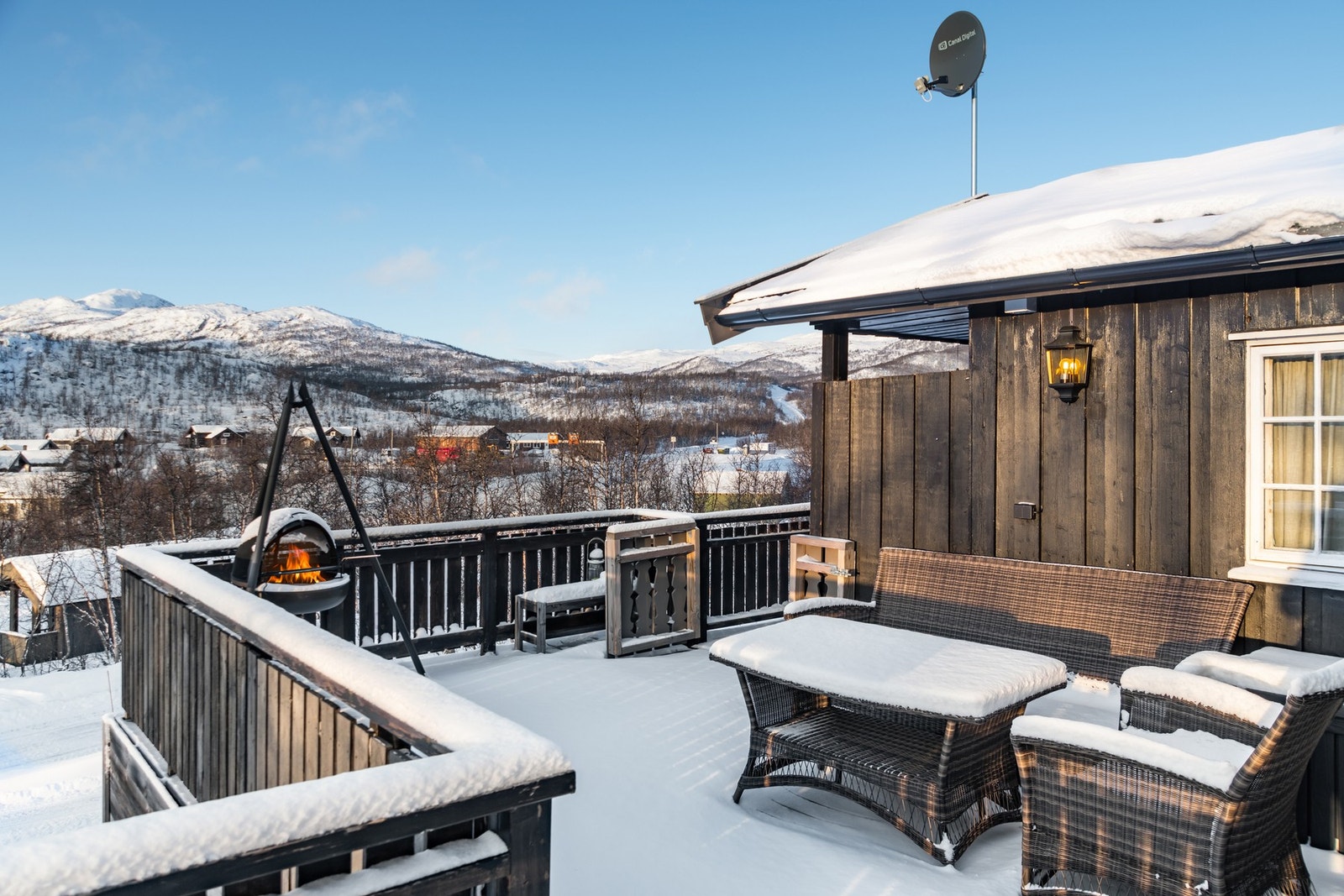 Flott uteplass med terrasse Galleribilde