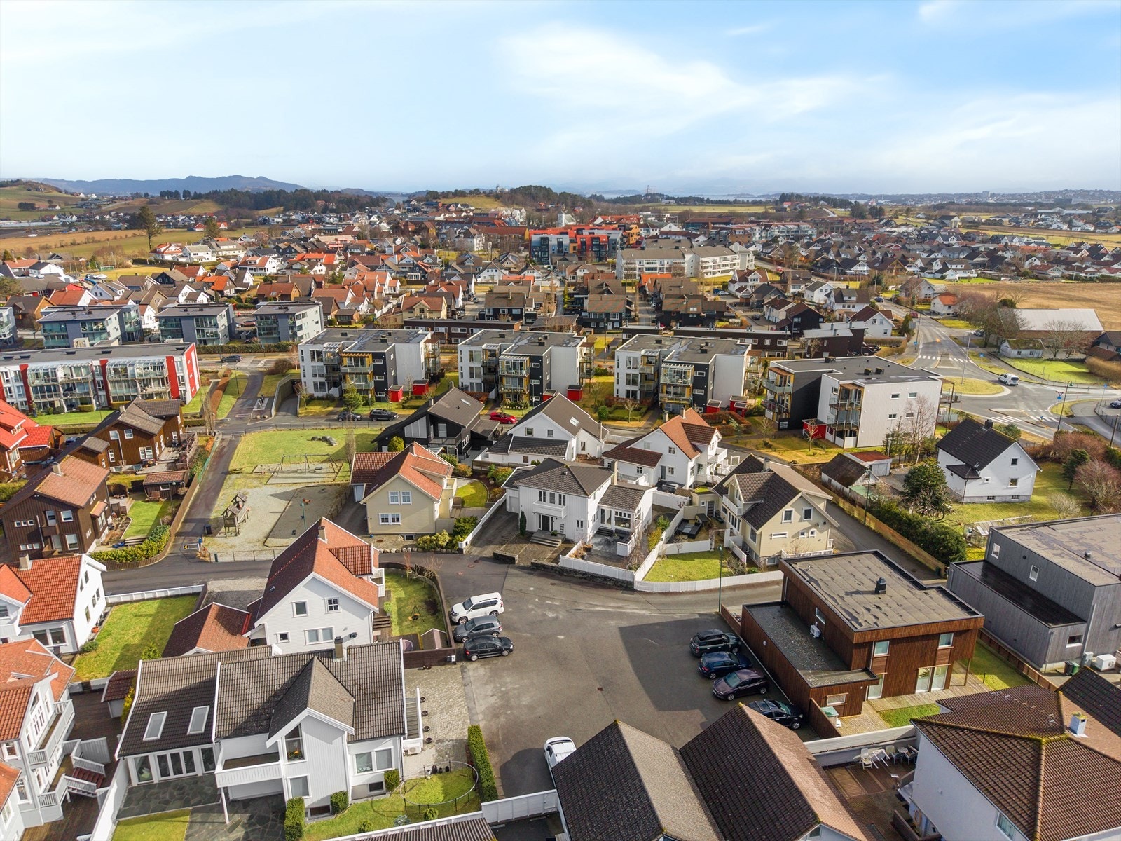 Området består hovedsakelig av eneboliger og har et godt etablert naboskap. Galleribilde