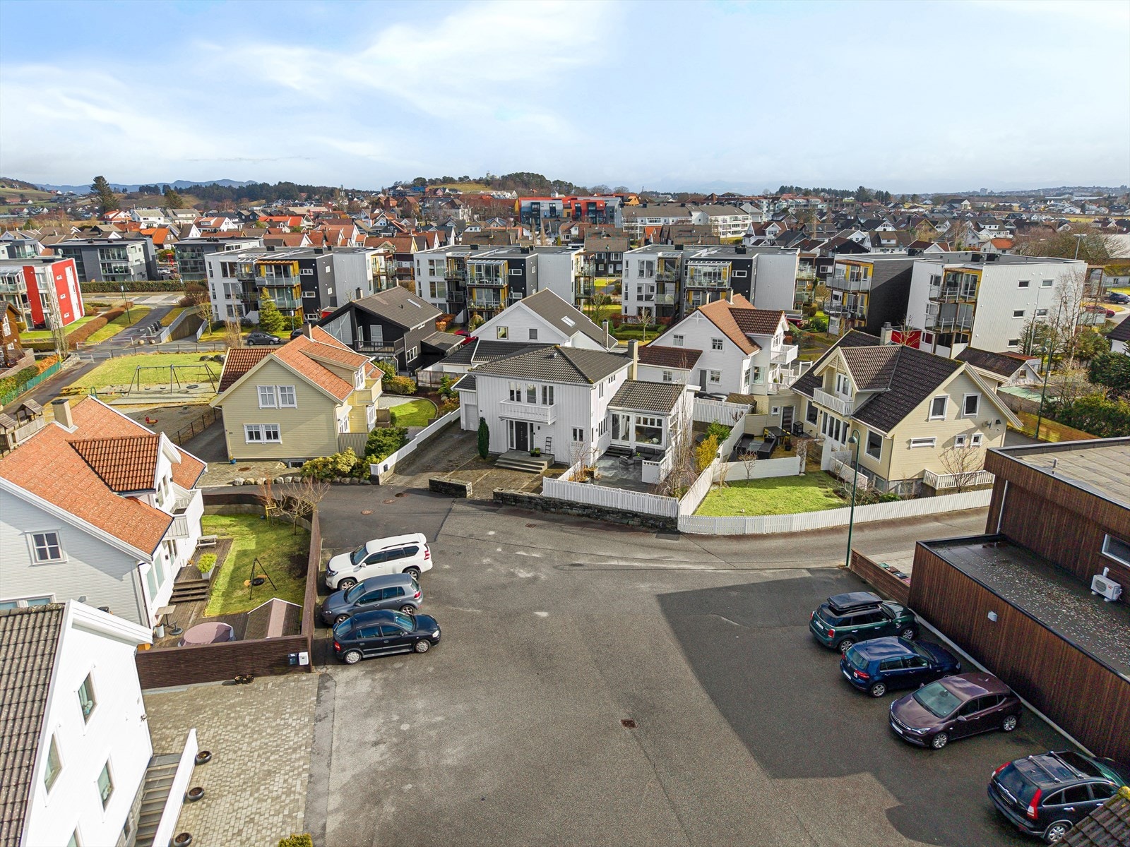 En attraktiv beliggenhet for familier, etablerere og voksne som verdsetter trygghet og nærhet til servicetilbud. Galleribilde