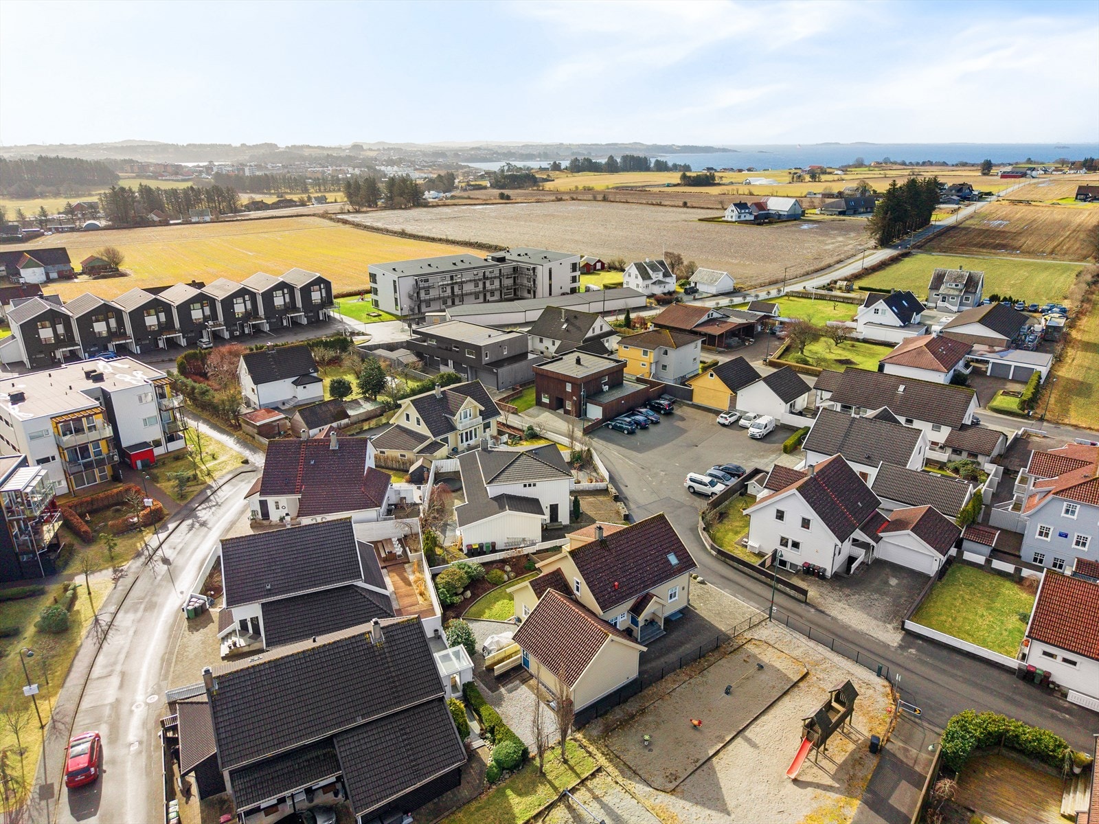 Gode turmuligheter i nærområdet med nærhet til både skog og mark. Galleribilde