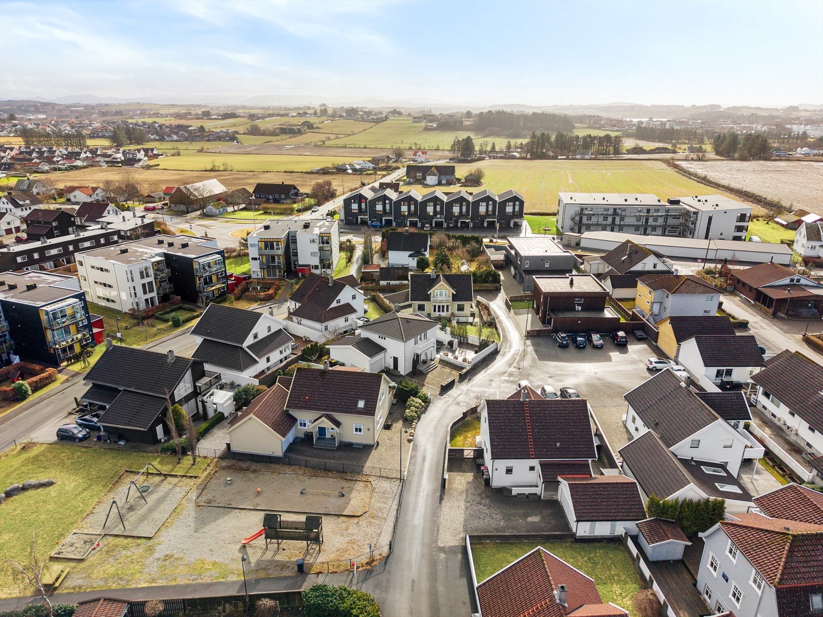 Nærområdet er preget av lite trafikk og har en svært høy opplevd trygghet. Galleribilde